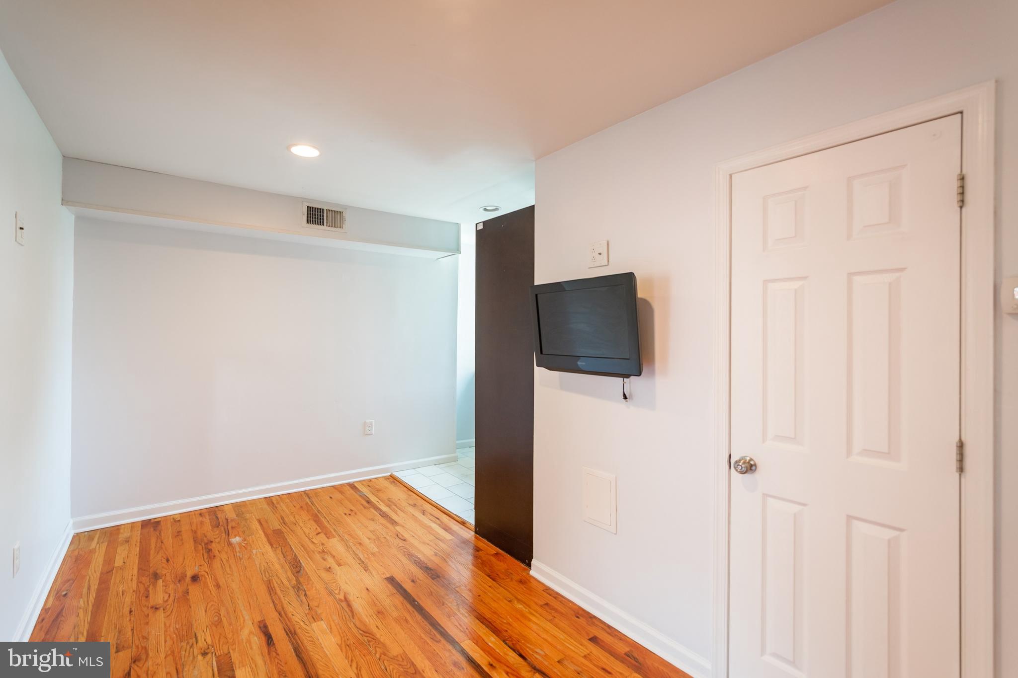 WASHINGTON SQ WEST - Residential Lease