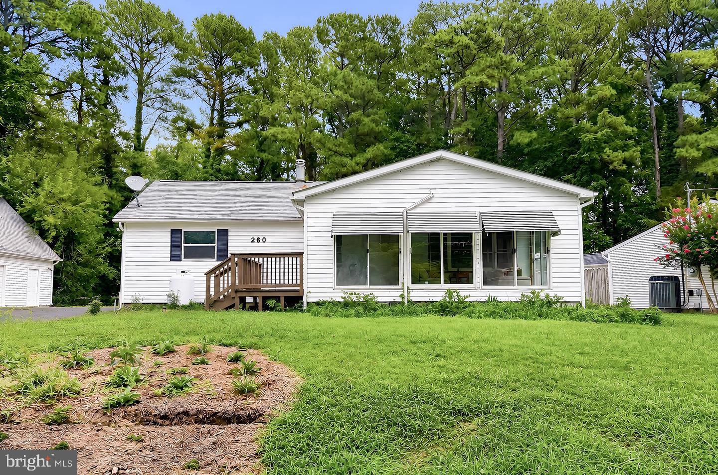 260 VISTA LANE