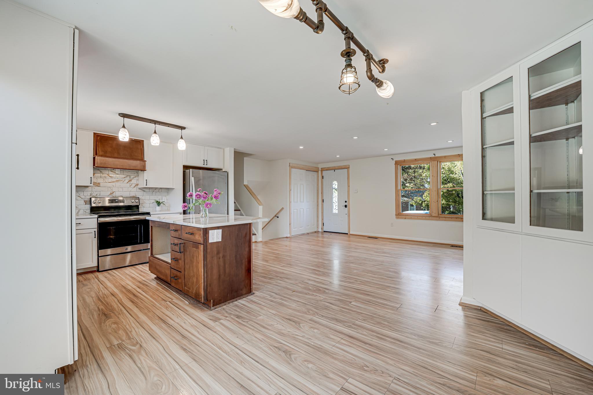 WOODSIDE STATION - Residential