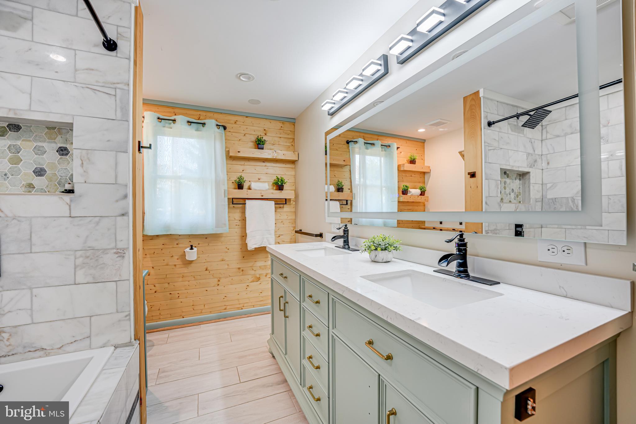 WOODSIDE STATION - Residential