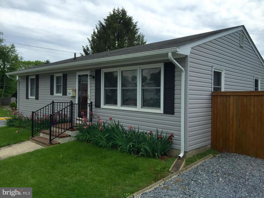 Immaculately well maintained and upgraded home within minutes of downtown Centreville. Take a stroll from your new home to all the shops and restaurants While you are home enjoy the hardwood floors and ceramic tile kitchen. Don't wait this home is a must see.