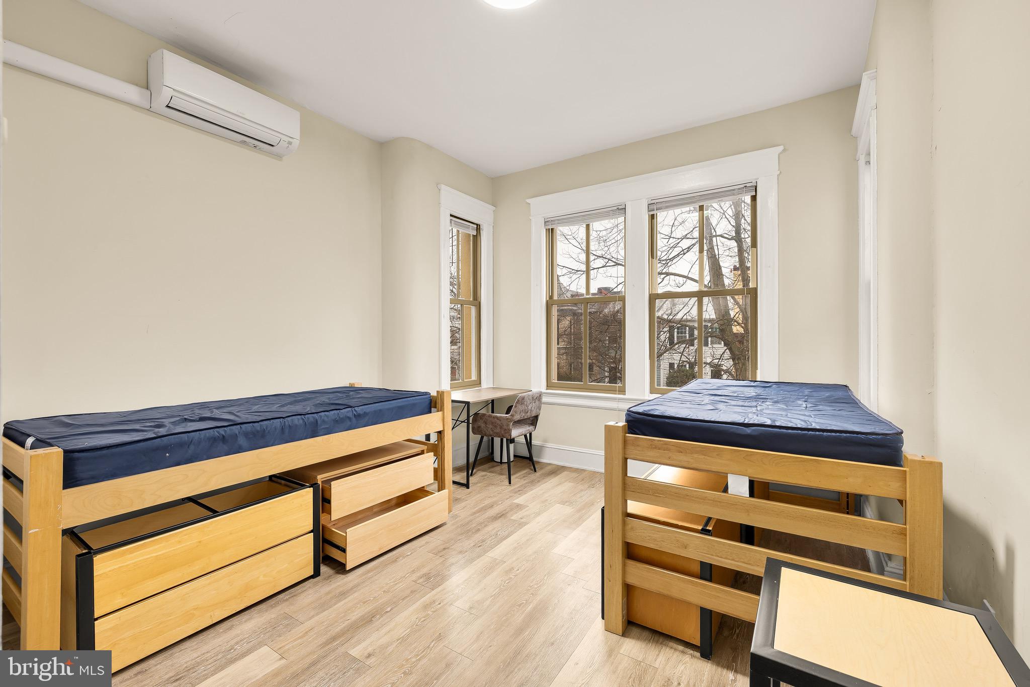 CAPITOL HILL - Residential Income