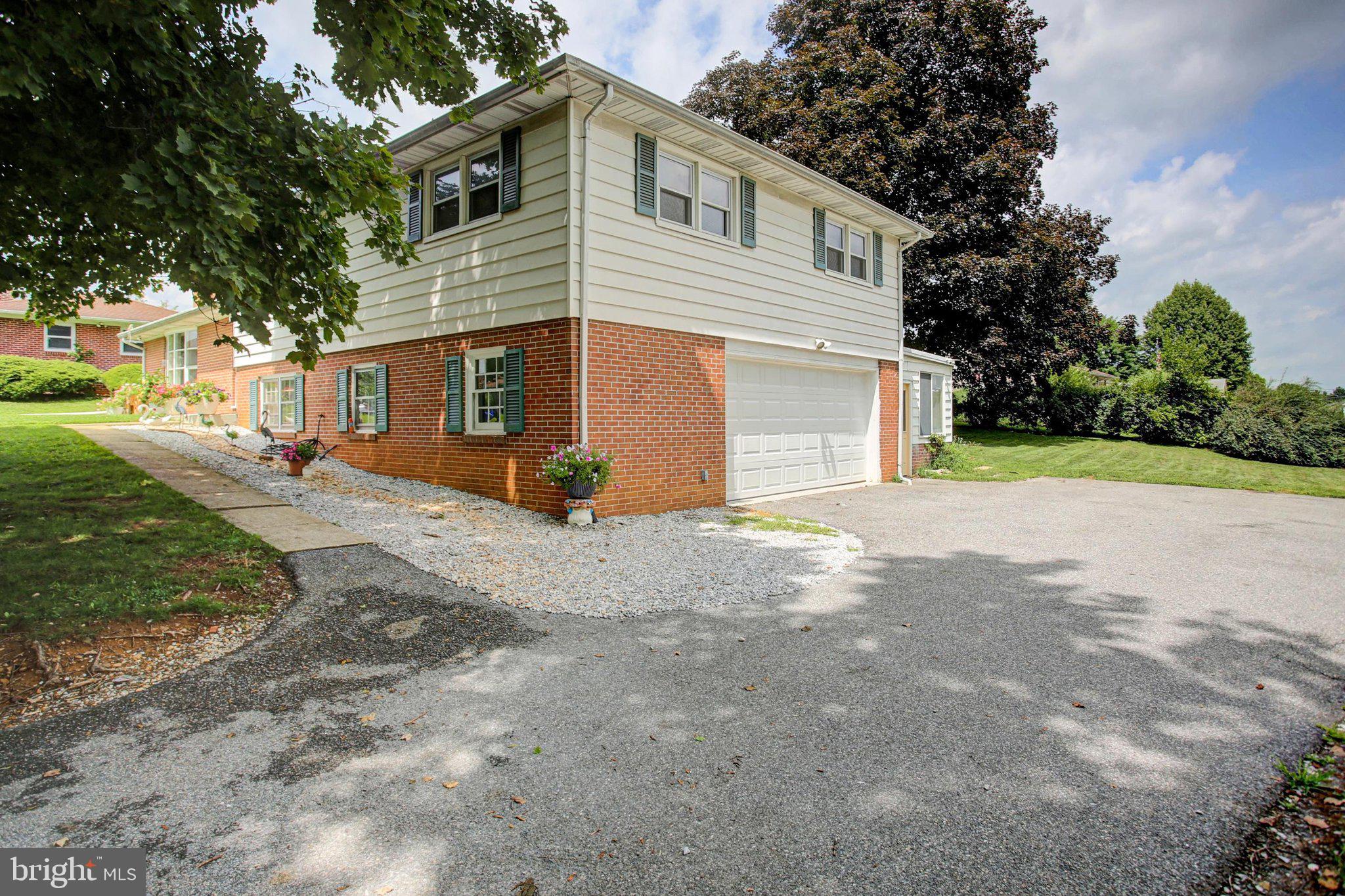 221 HARVEST LANE
