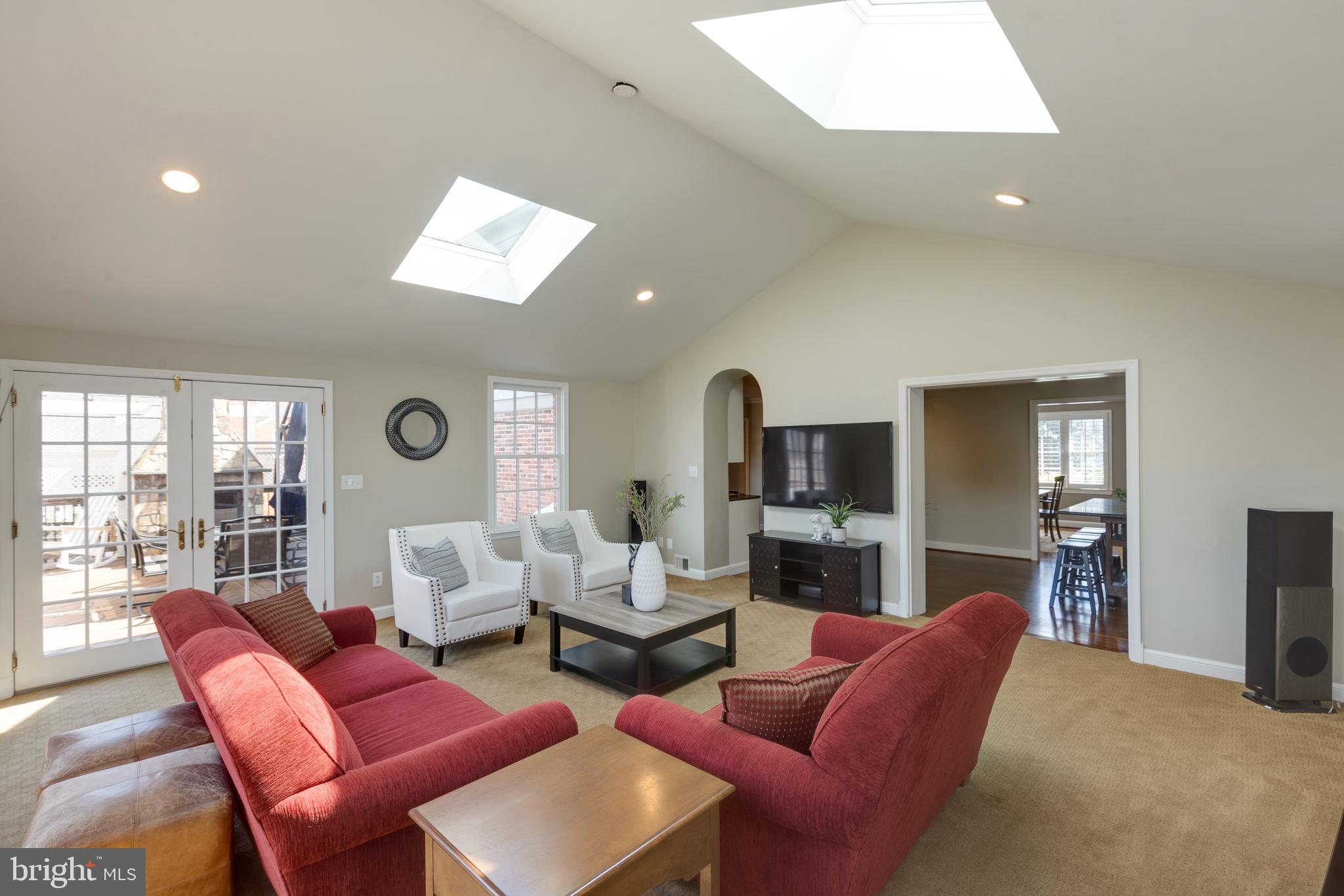 COUNTRY CLUB HILLS - Residential