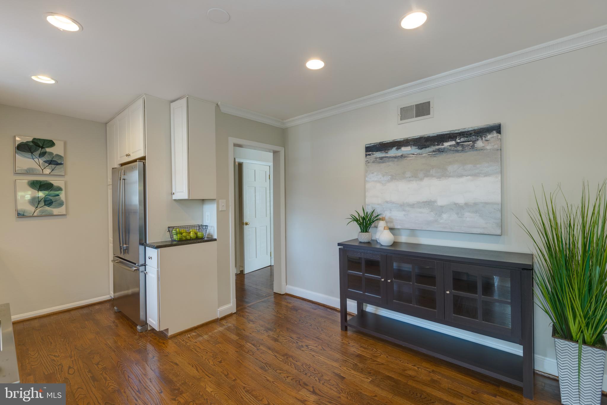 COUNTRY CLUB HILLS - Residential