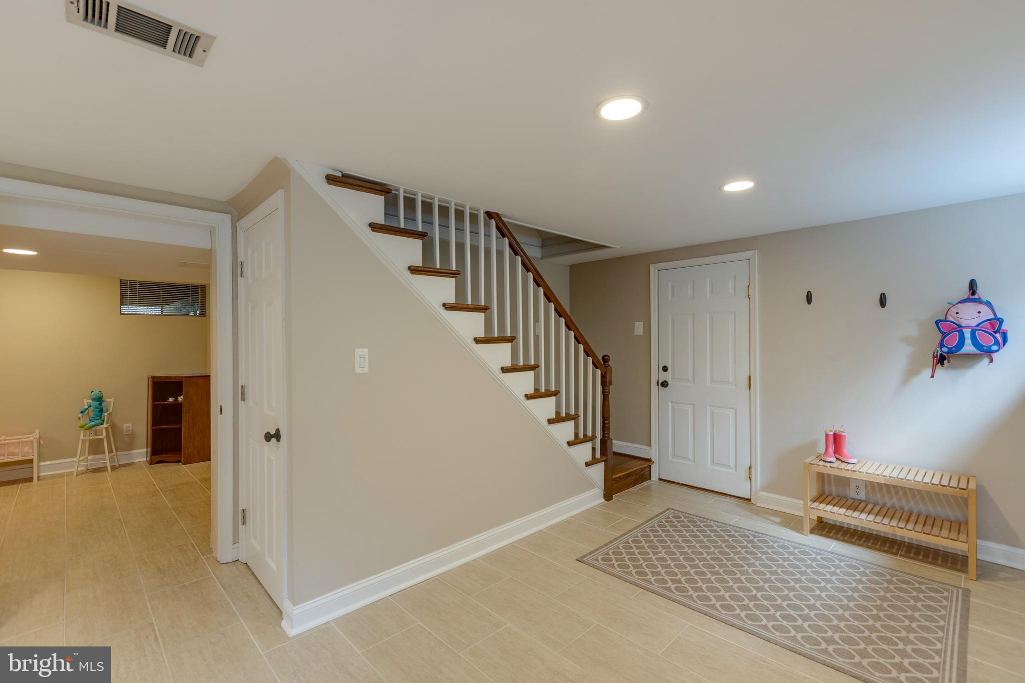 COUNTRY CLUB HILLS - Residential