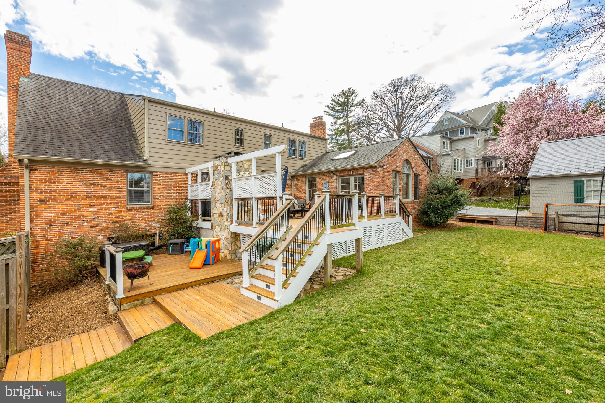 COUNTRY CLUB HILLS - Residential