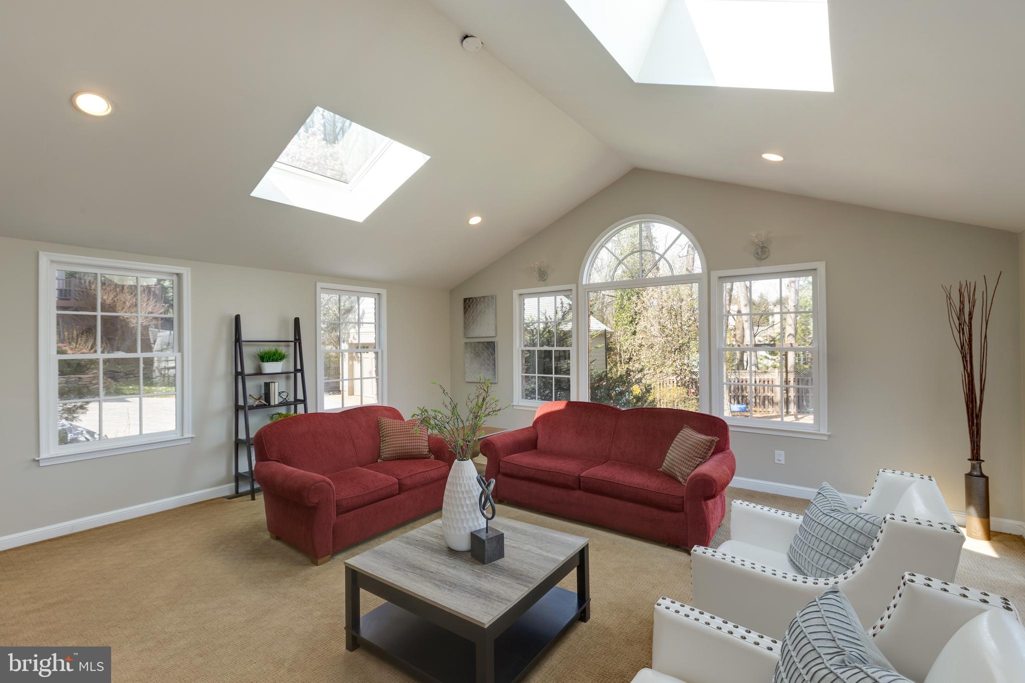 COUNTRY CLUB HILLS - Residential