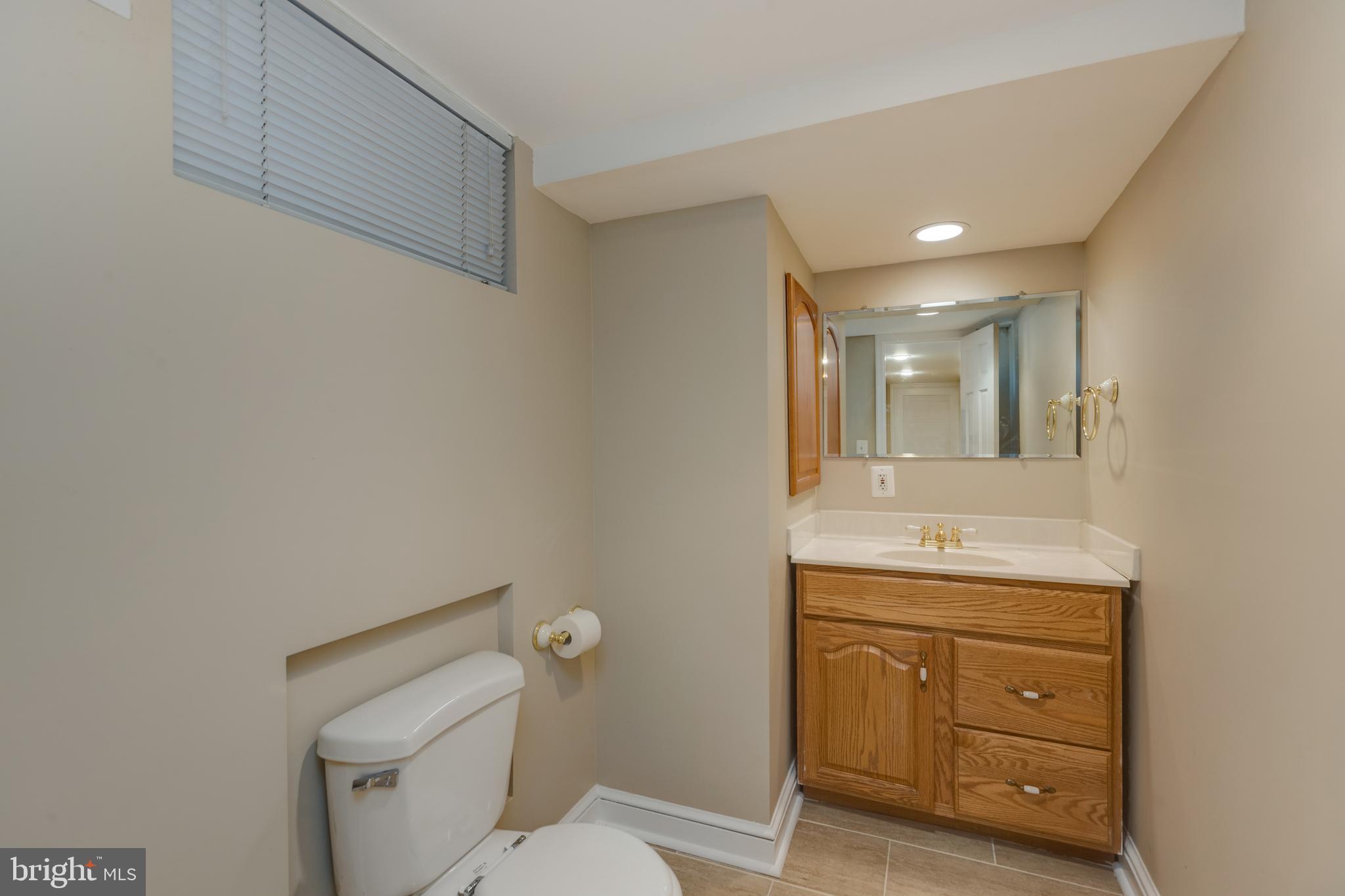 COUNTRY CLUB HILLS - Residential