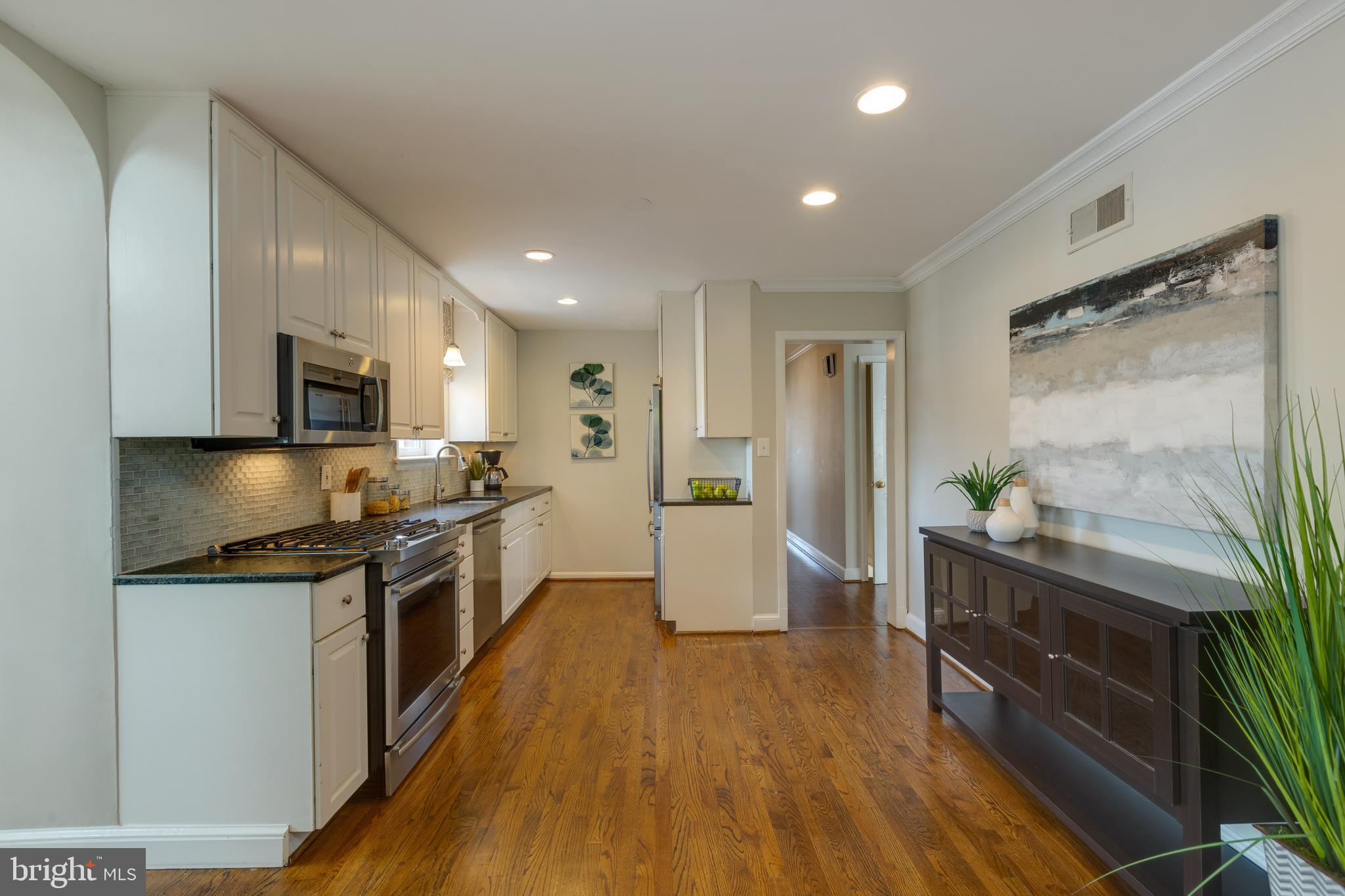 COUNTRY CLUB HILLS - Residential