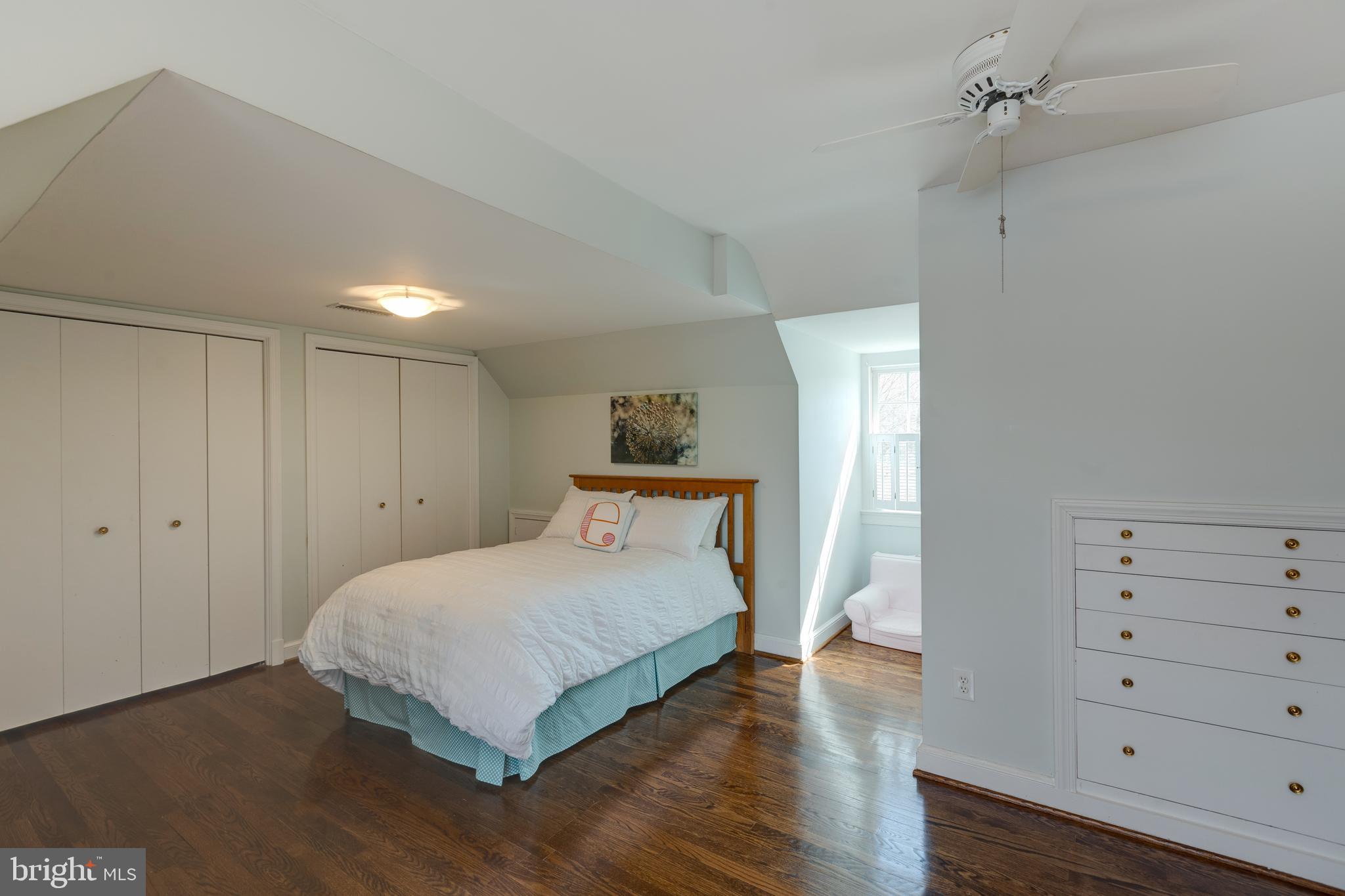 COUNTRY CLUB HILLS - Residential