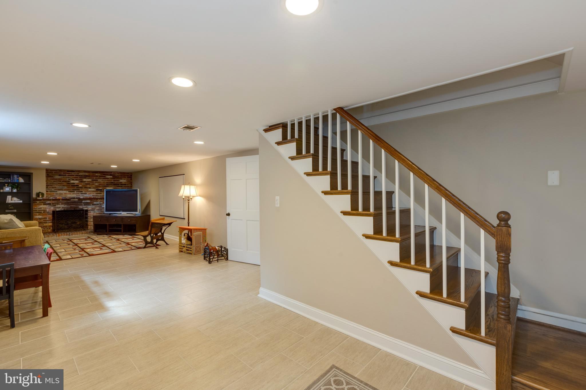 COUNTRY CLUB HILLS - Residential