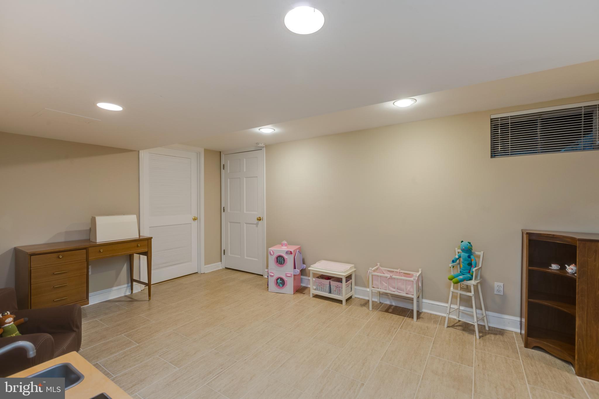 COUNTRY CLUB HILLS - Residential