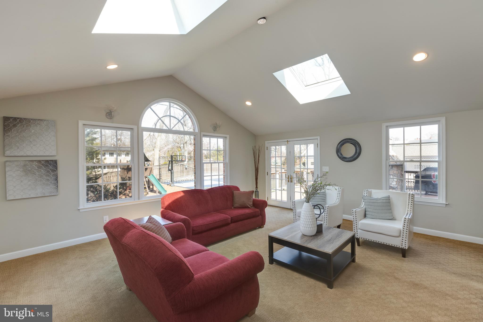 COUNTRY CLUB HILLS - Residential