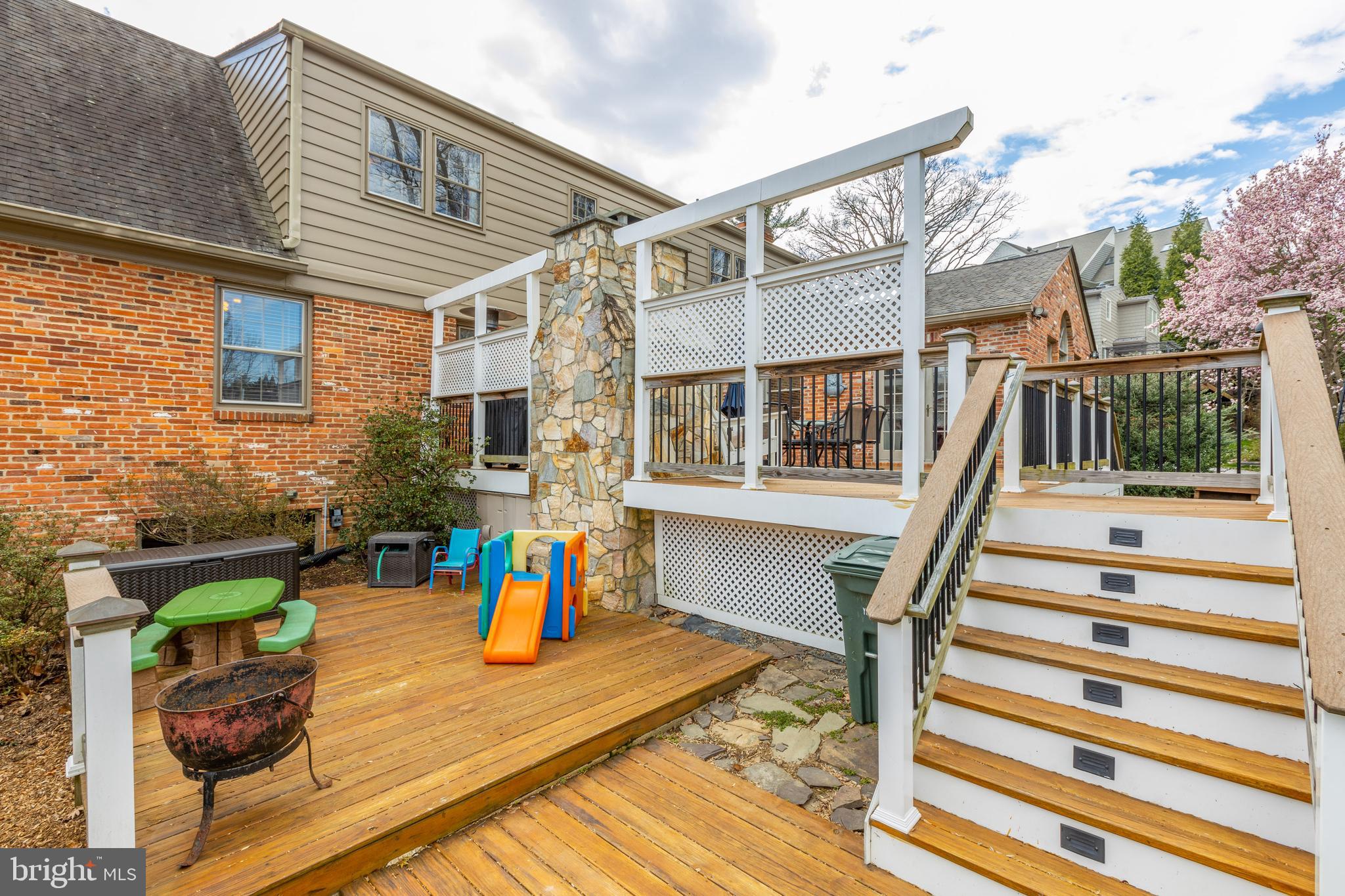 COUNTRY CLUB HILLS - Residential