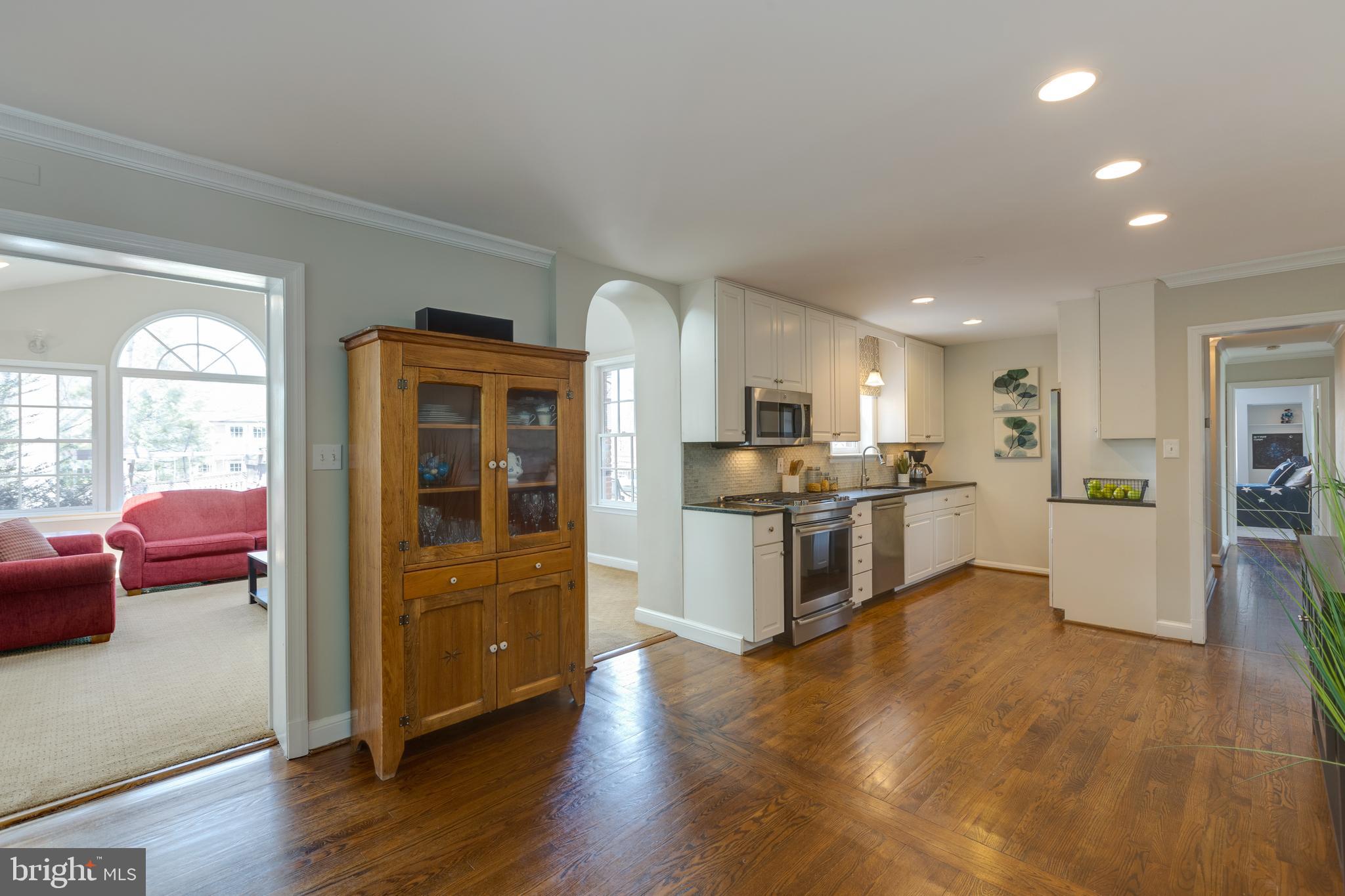 COUNTRY CLUB HILLS - Residential