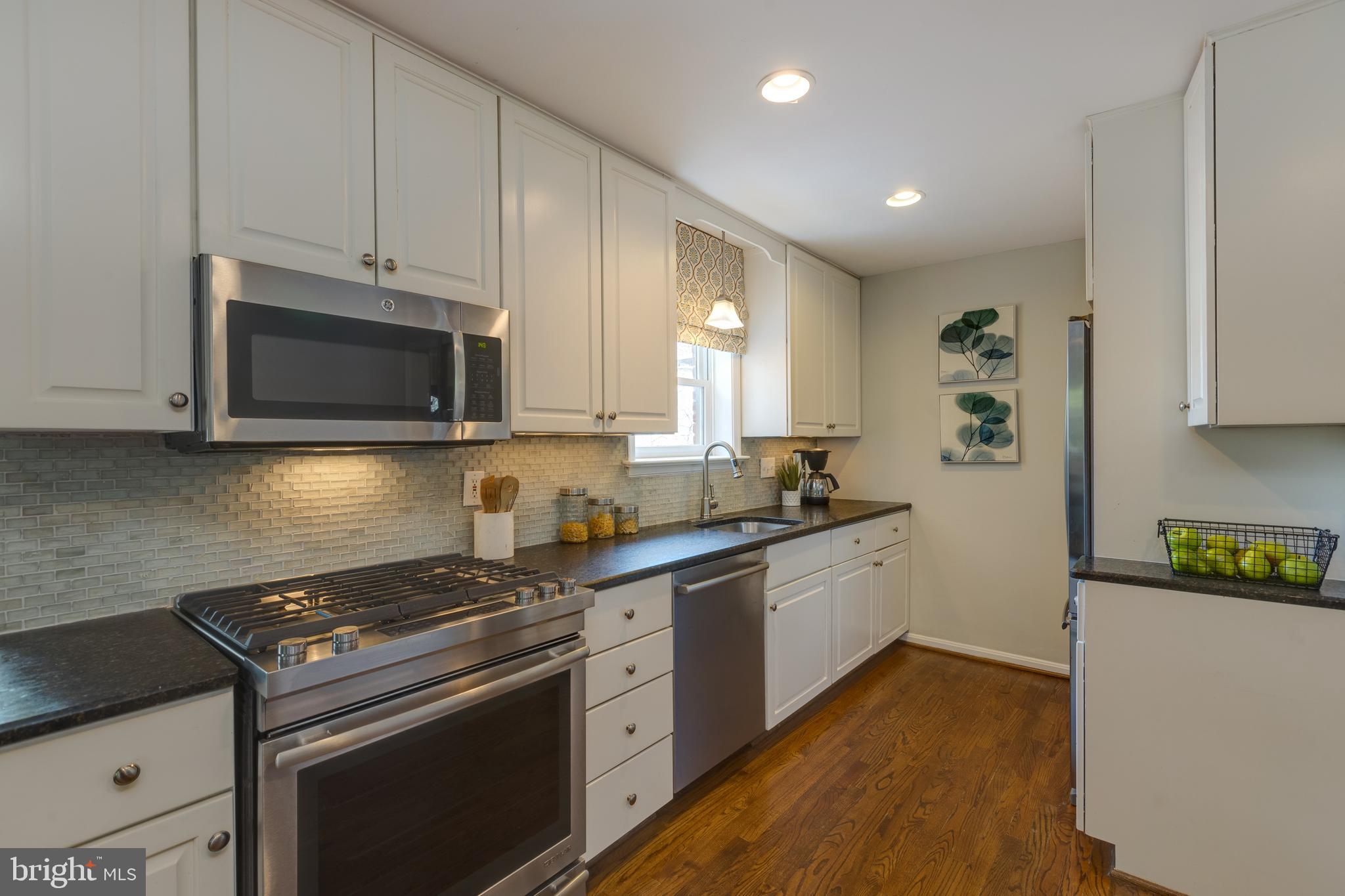 COUNTRY CLUB HILLS - Residential