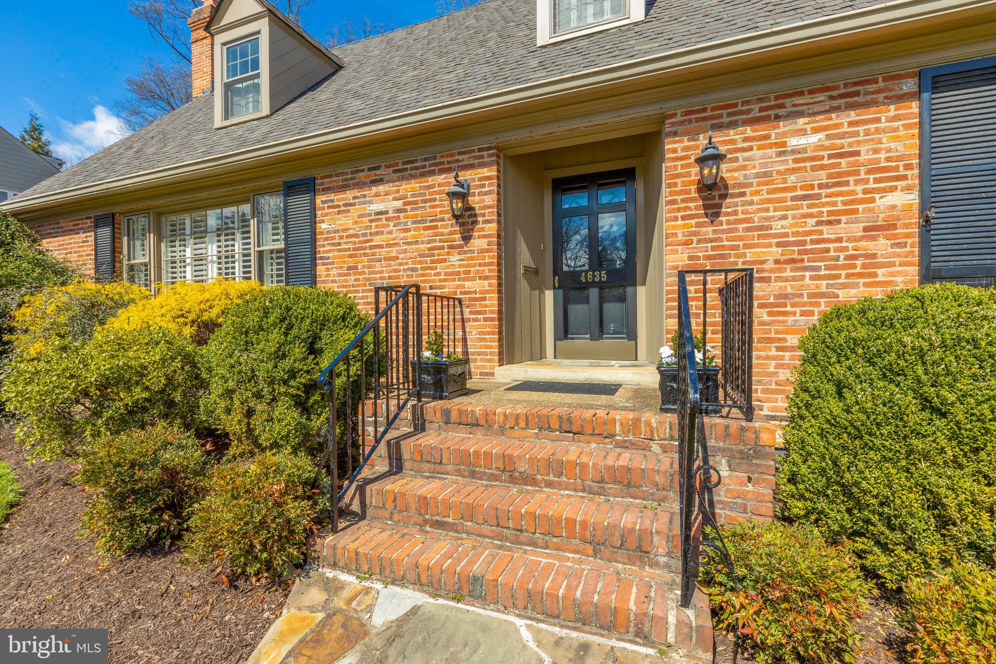 COUNTRY CLUB HILLS - Residential