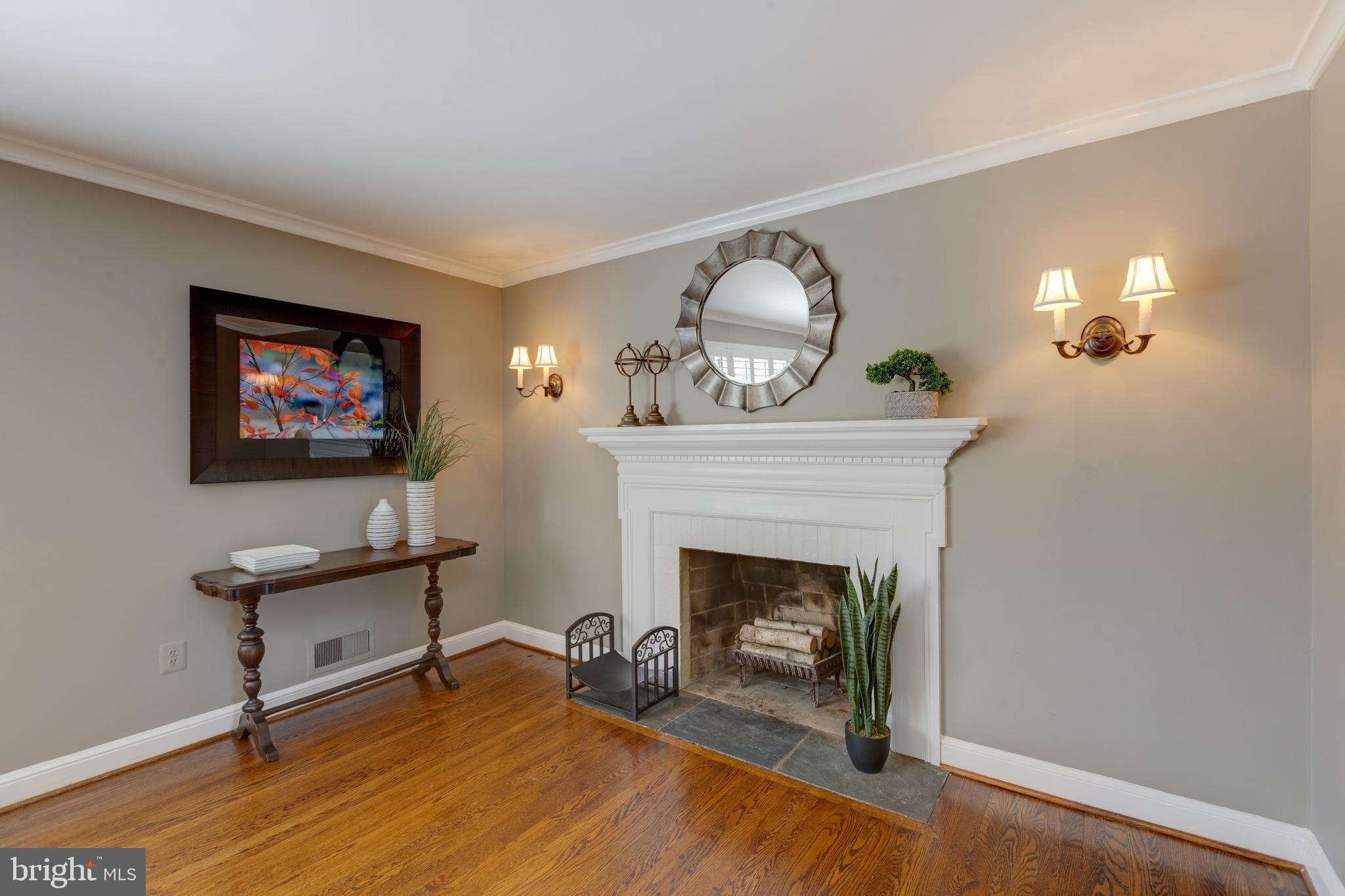 COUNTRY CLUB HILLS - Residential