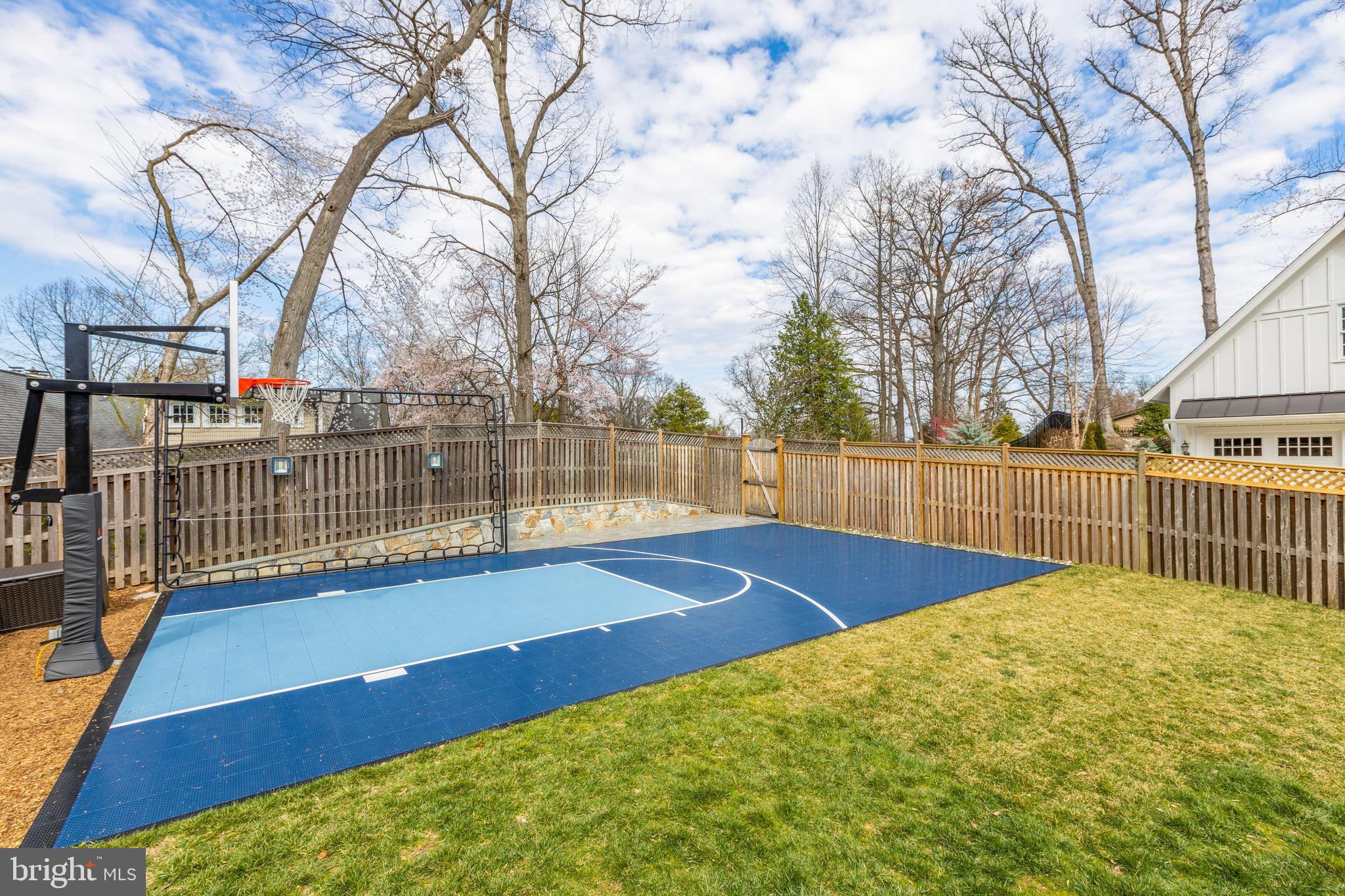 COUNTRY CLUB HILLS - Residential