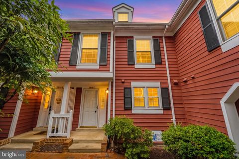 Photo of 2819 Woodrow Street S #3, ARLINGTON, VA 22206 (MLS # VAAR2073638)