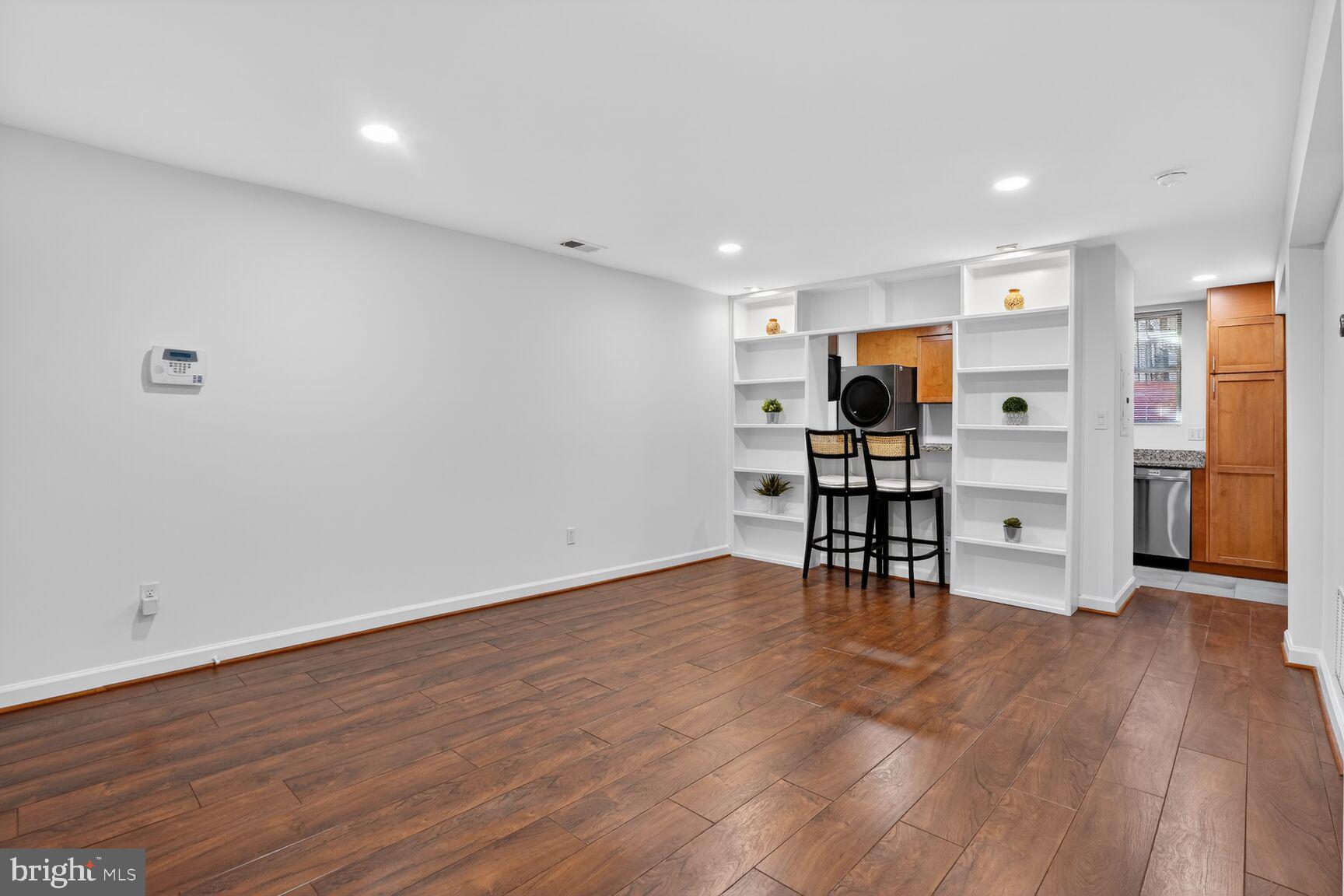 422 BUTTERNUT STREET NW T-3