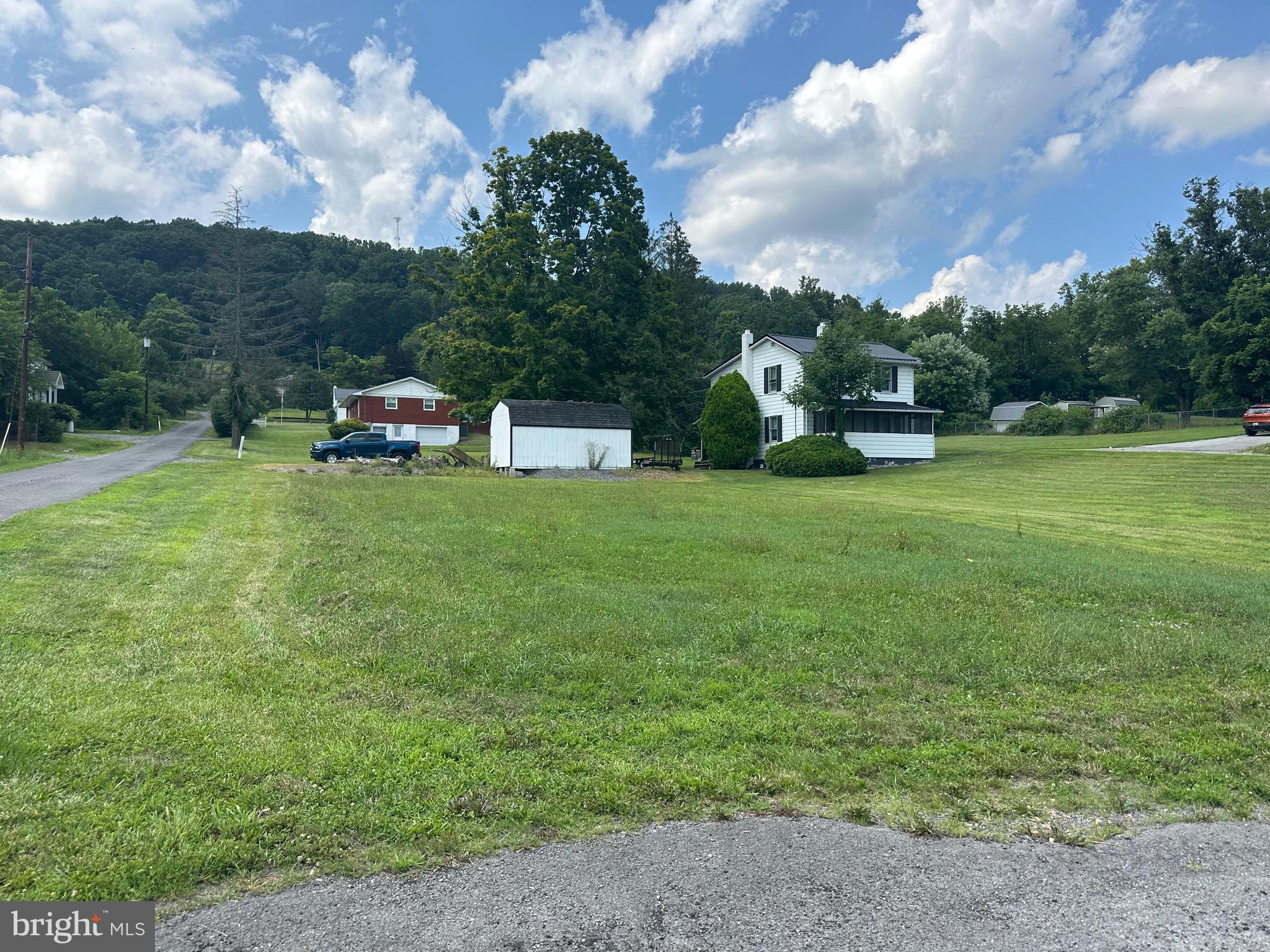 Discover the perfect opportunity to build your dream home or investment property on this beautiful parcel of land nestled in one of the area's most desirable locations. Offering breathtaking mountain views, this property combines natural beauty with convenience and strong future value.