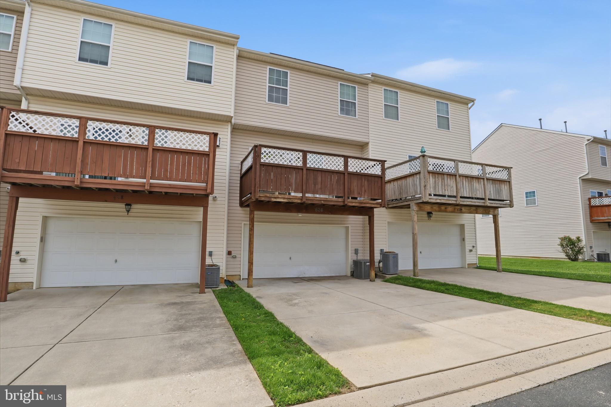 626 SNOWBERRY WAY