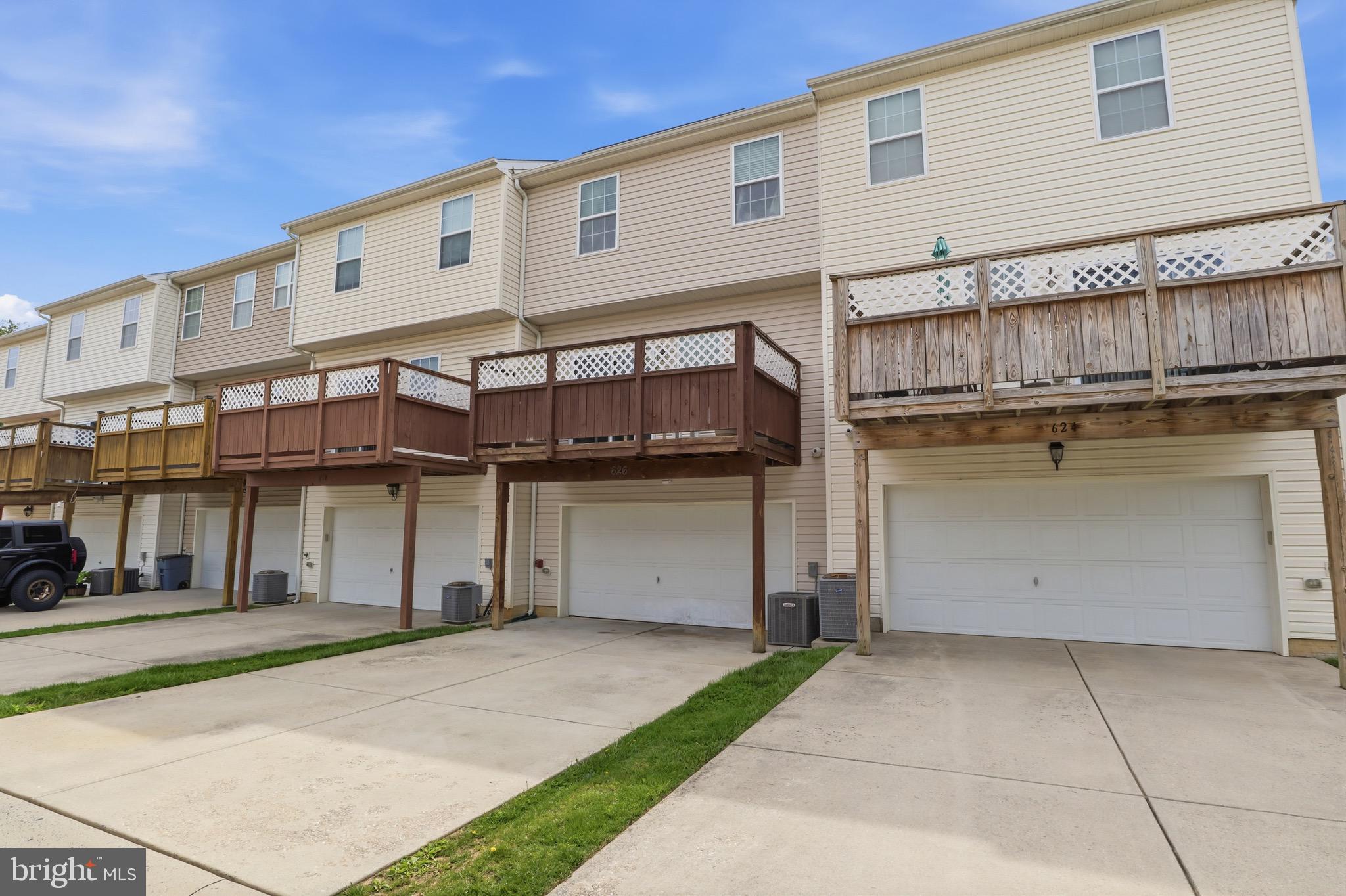 626 SNOWBERRY WAY