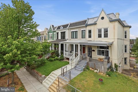 Photo of 4142 7th Street NW, WASHINGTON, DC 20011 (MLS # DCDC2244074)