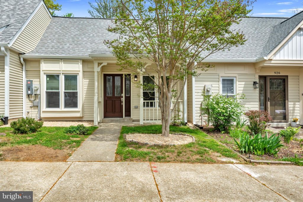 Photo of 928 Riversedge Circle, ANNAPOLIS, MD 21401 (MLS # MDAA2141910)