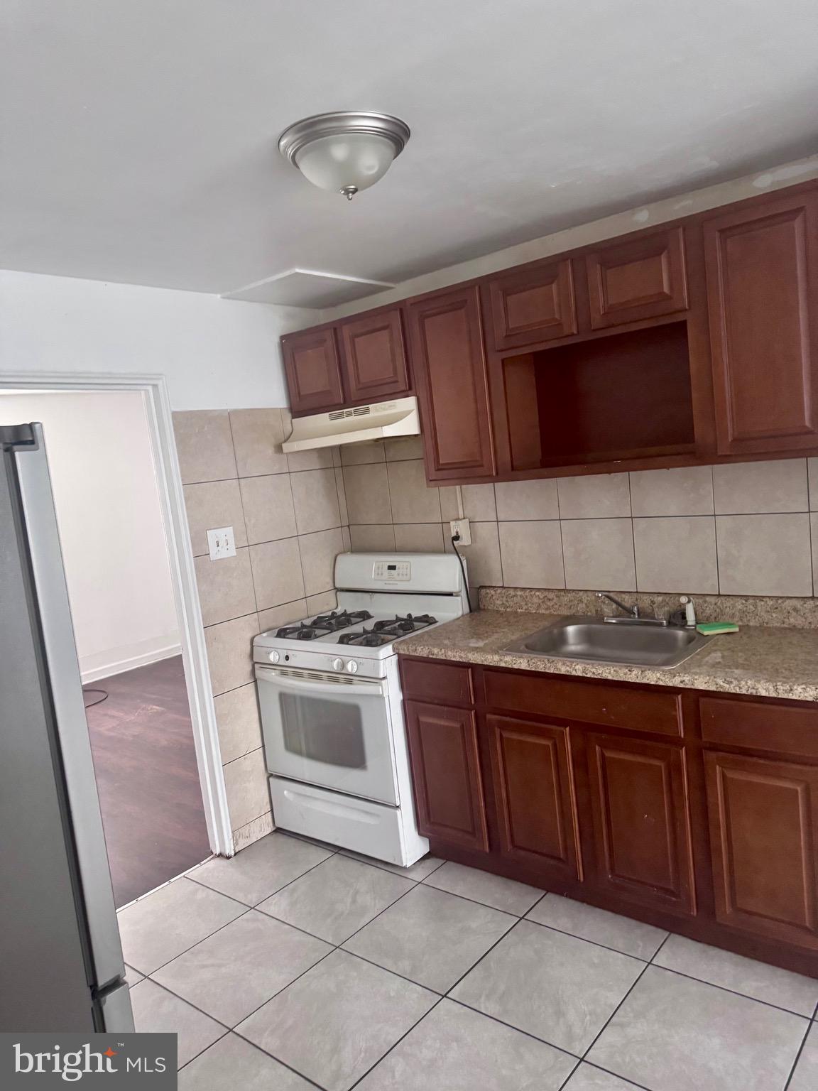 PHILADELPHIA (NORTHEAST) - Residential Lease