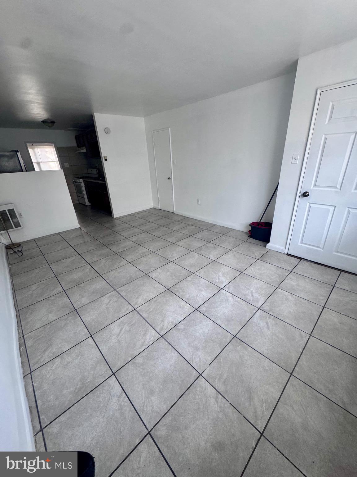 PHILADELPHIA (NORTHEAST) - Residential Lease