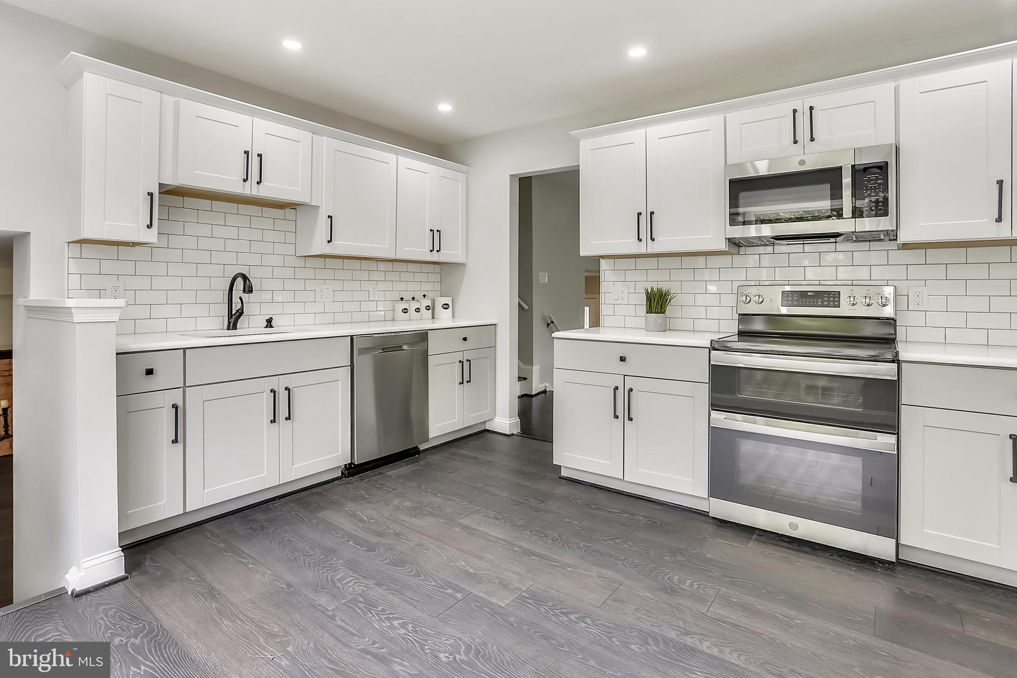 WOODLEY GARDENS - Residential