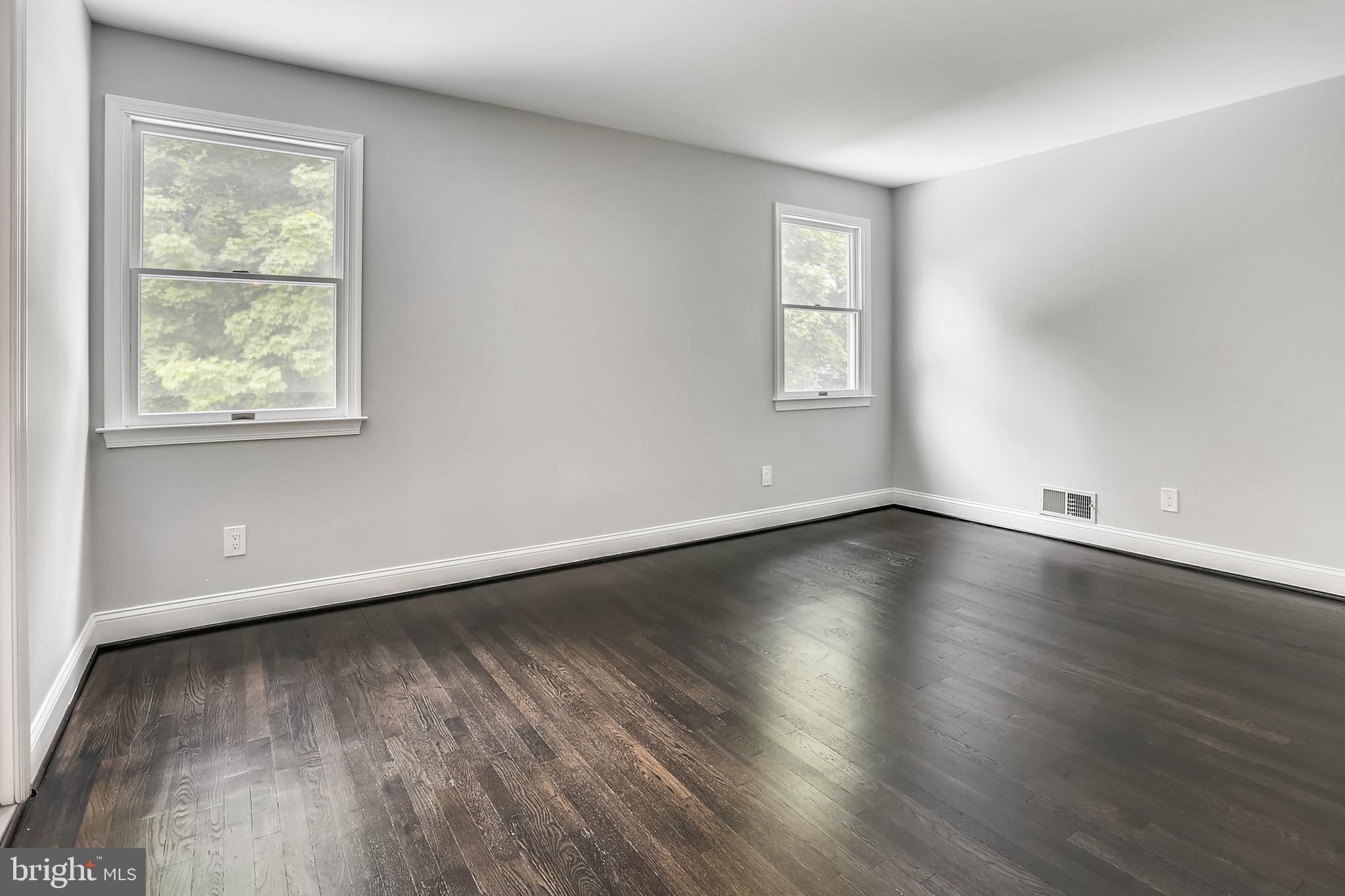 WOODLEY GARDENS - Residential