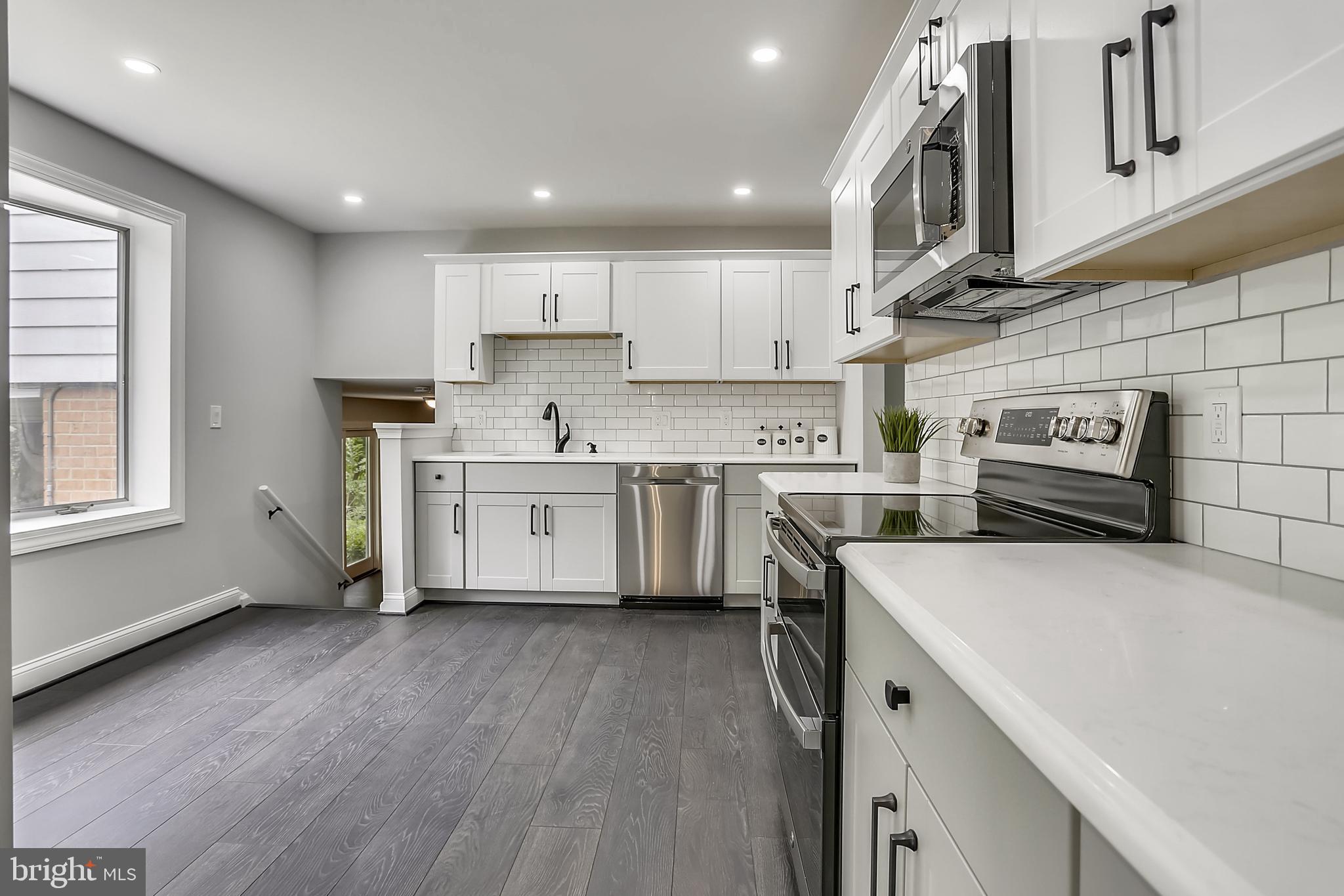 WOODLEY GARDENS - Residential