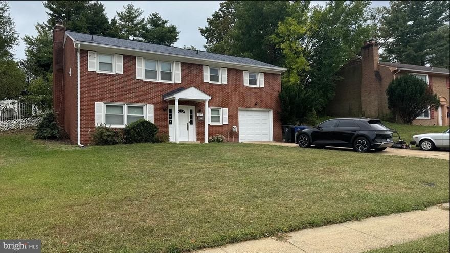 Single family home with swimming pool close to all that Leesburg has to offer.  1 car attached garage.  Home in good shape but sold "As Is".   HVAC New in 2019.  Pool refurbished 2019.   Basement renovated 2009.  Garage door 2025.  Windows 2012 (Thompson Creek).