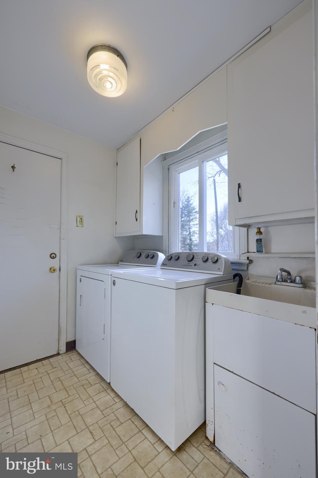 SCHOOL LANE HILLS - Residential