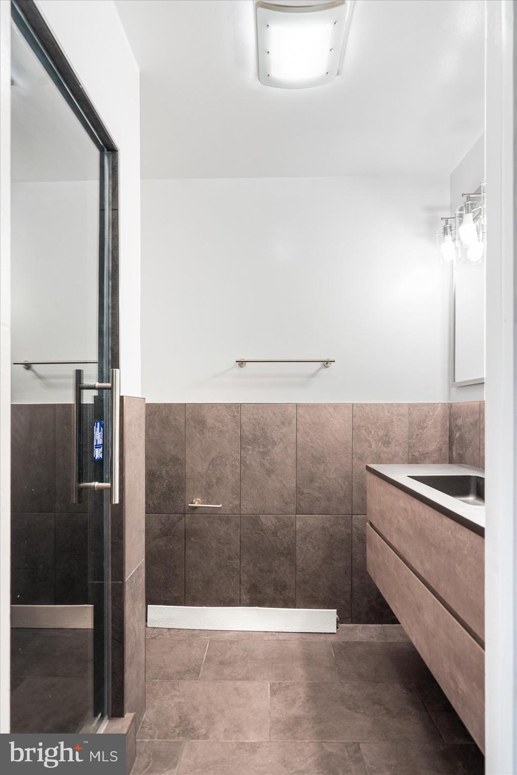 ESSEX - Residential Lease