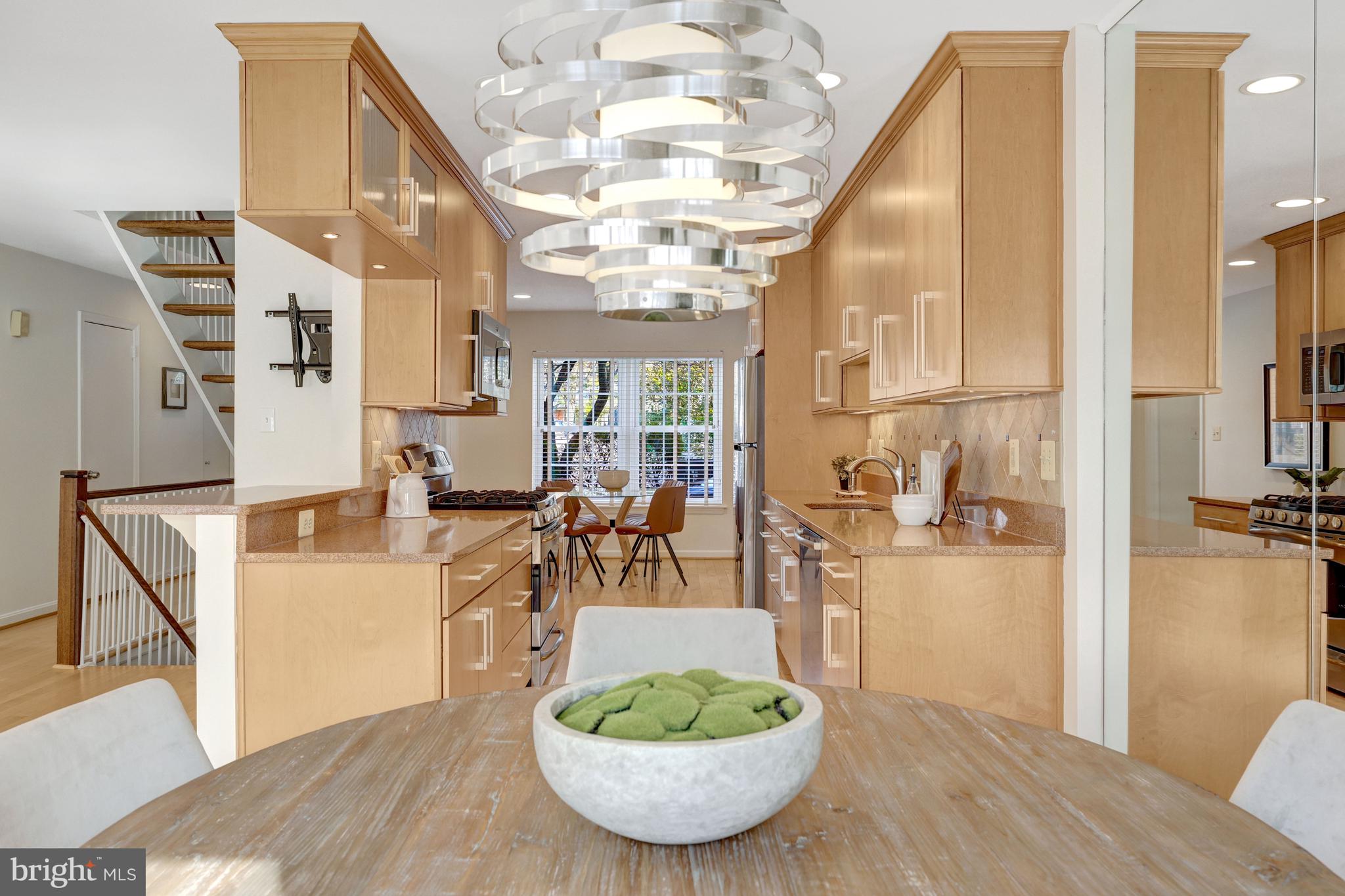 GOLF COURSE VIEW - Residential