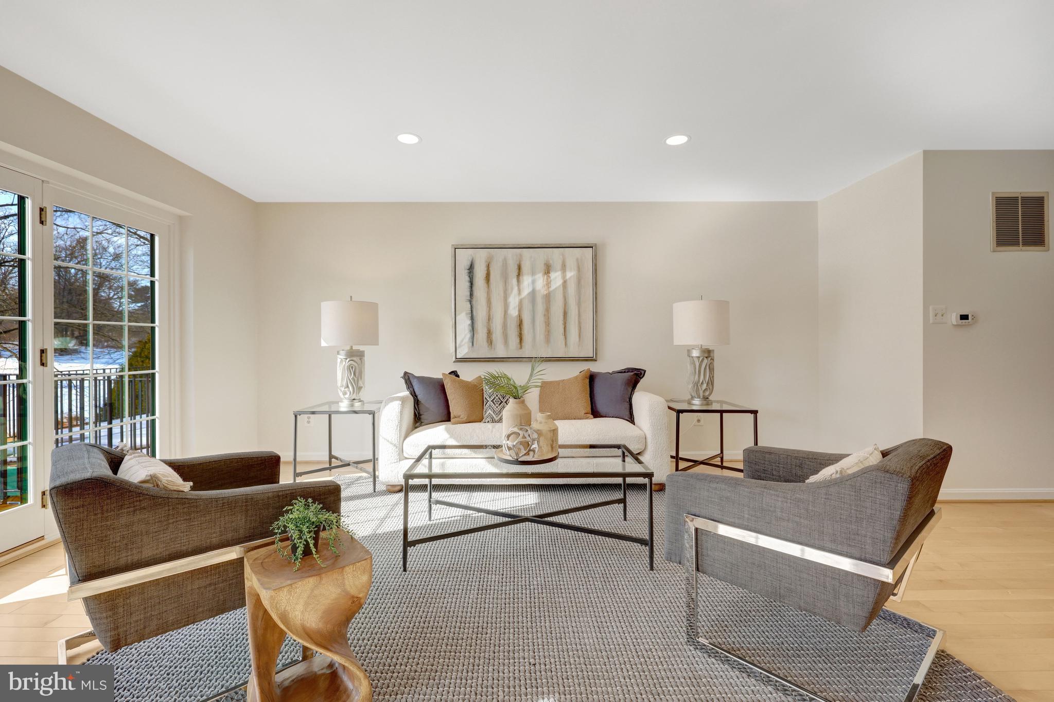 GOLF COURSE VIEW - Residential