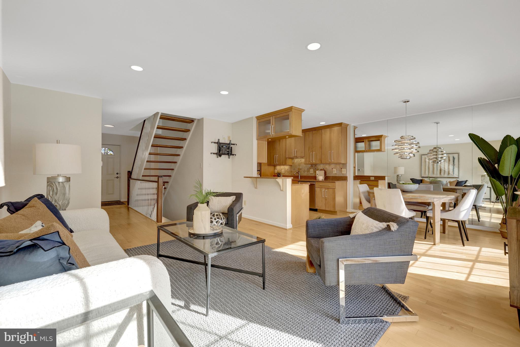 GOLF COURSE VIEW - Residential