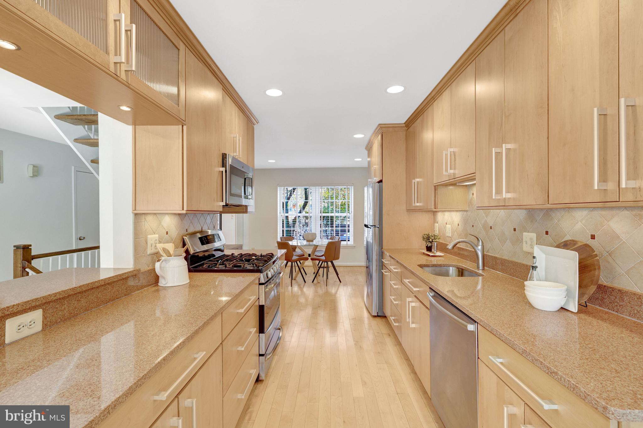 GOLF COURSE VIEW - Residential