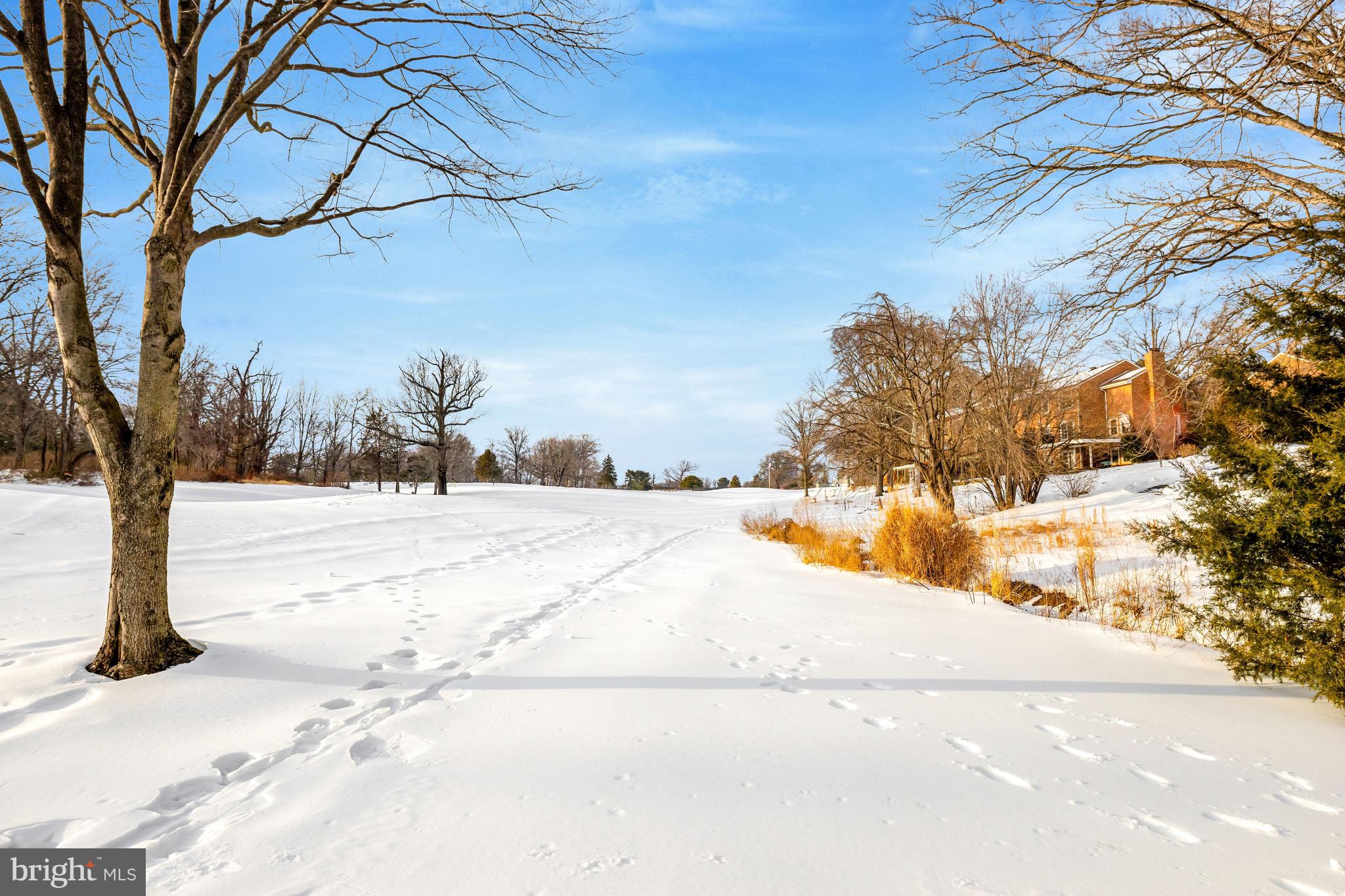 GOLF COURSE VIEW - Residential