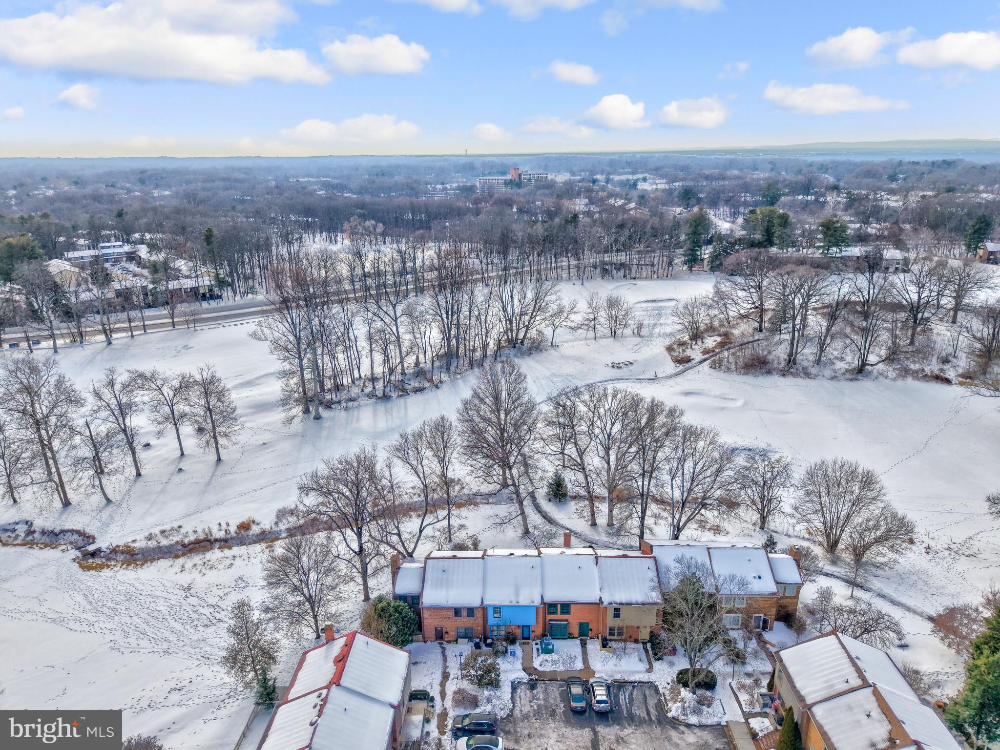 GOLF COURSE VIEW - Residential
