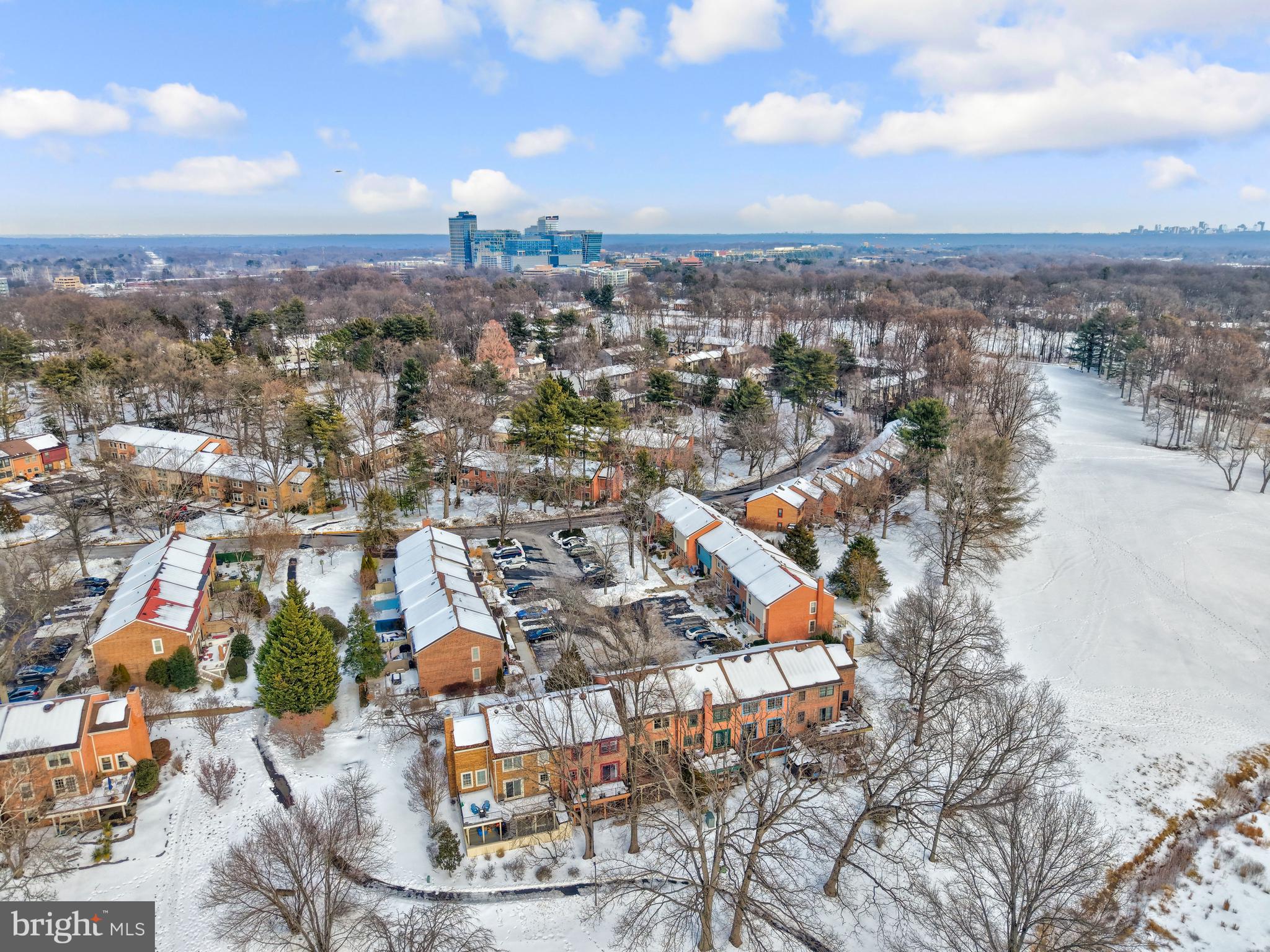 GOLF COURSE VIEW - Residential