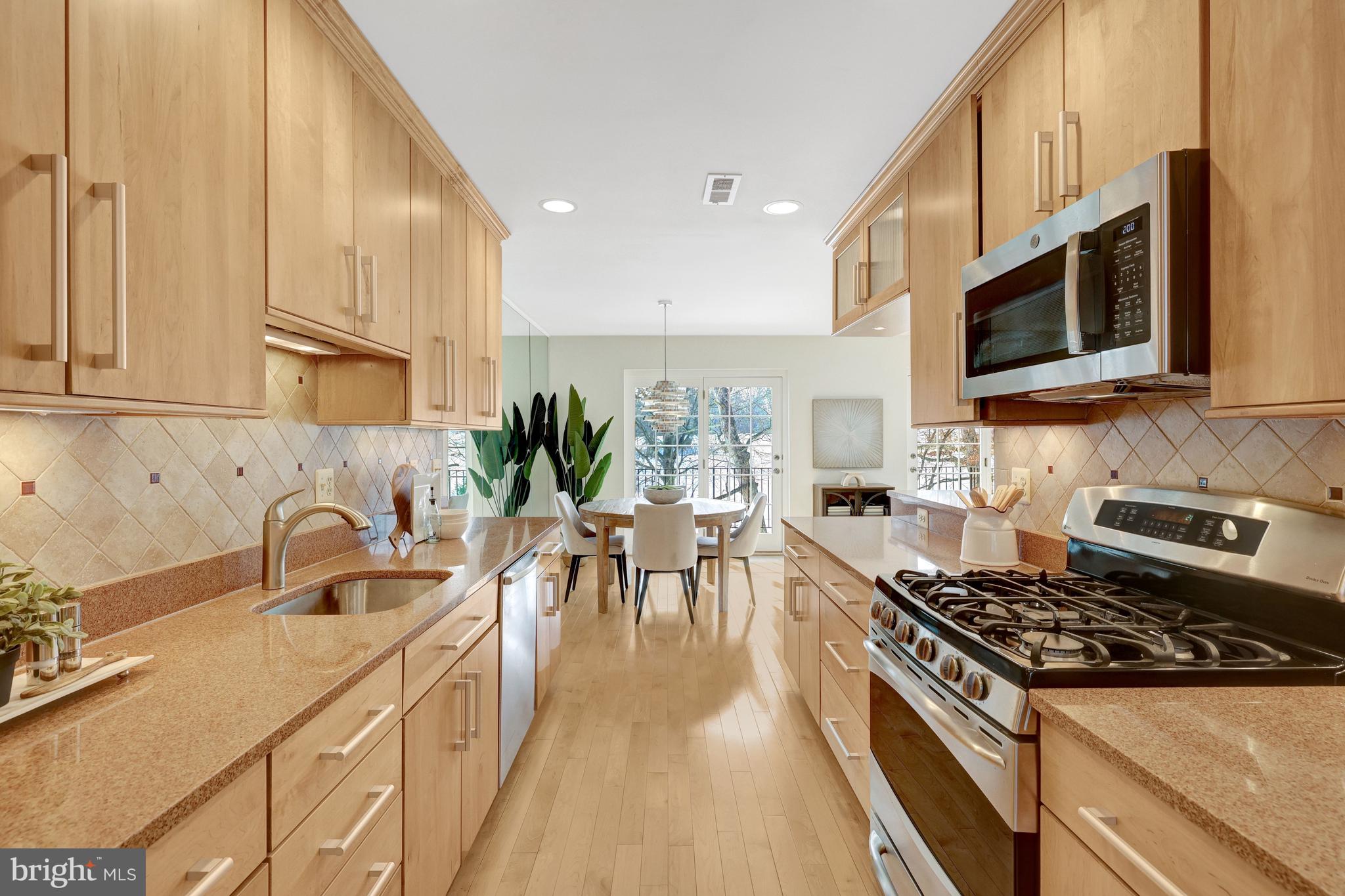 GOLF COURSE VIEW - Residential