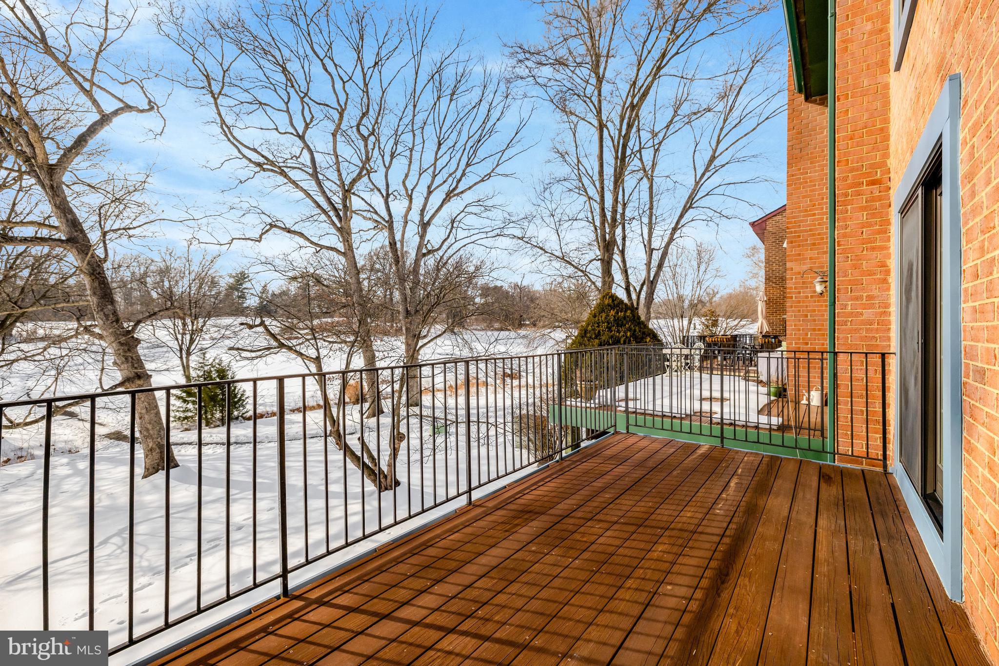 GOLF COURSE VIEW - Residential