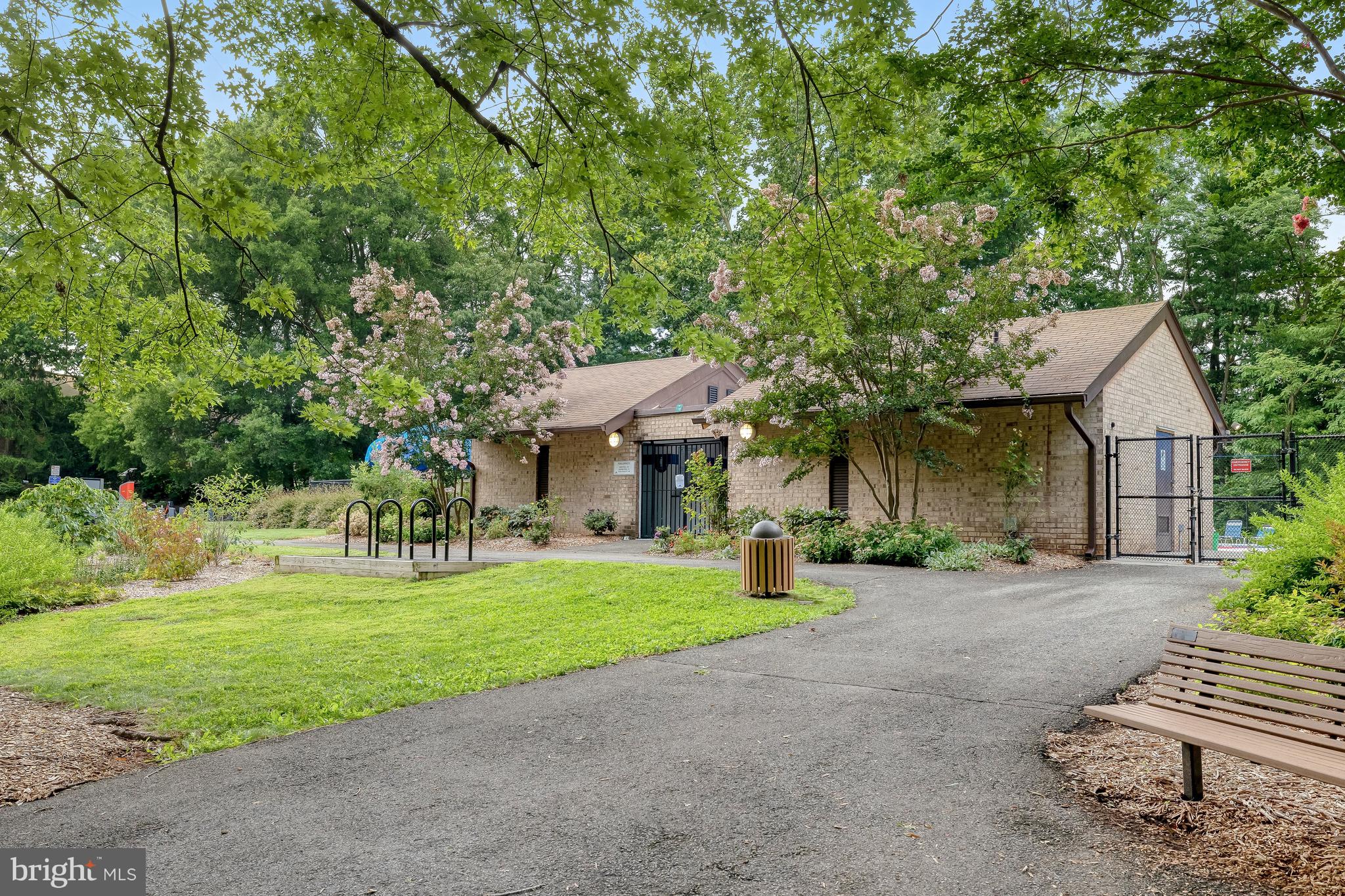 GOLF COURSE VIEW - Residential