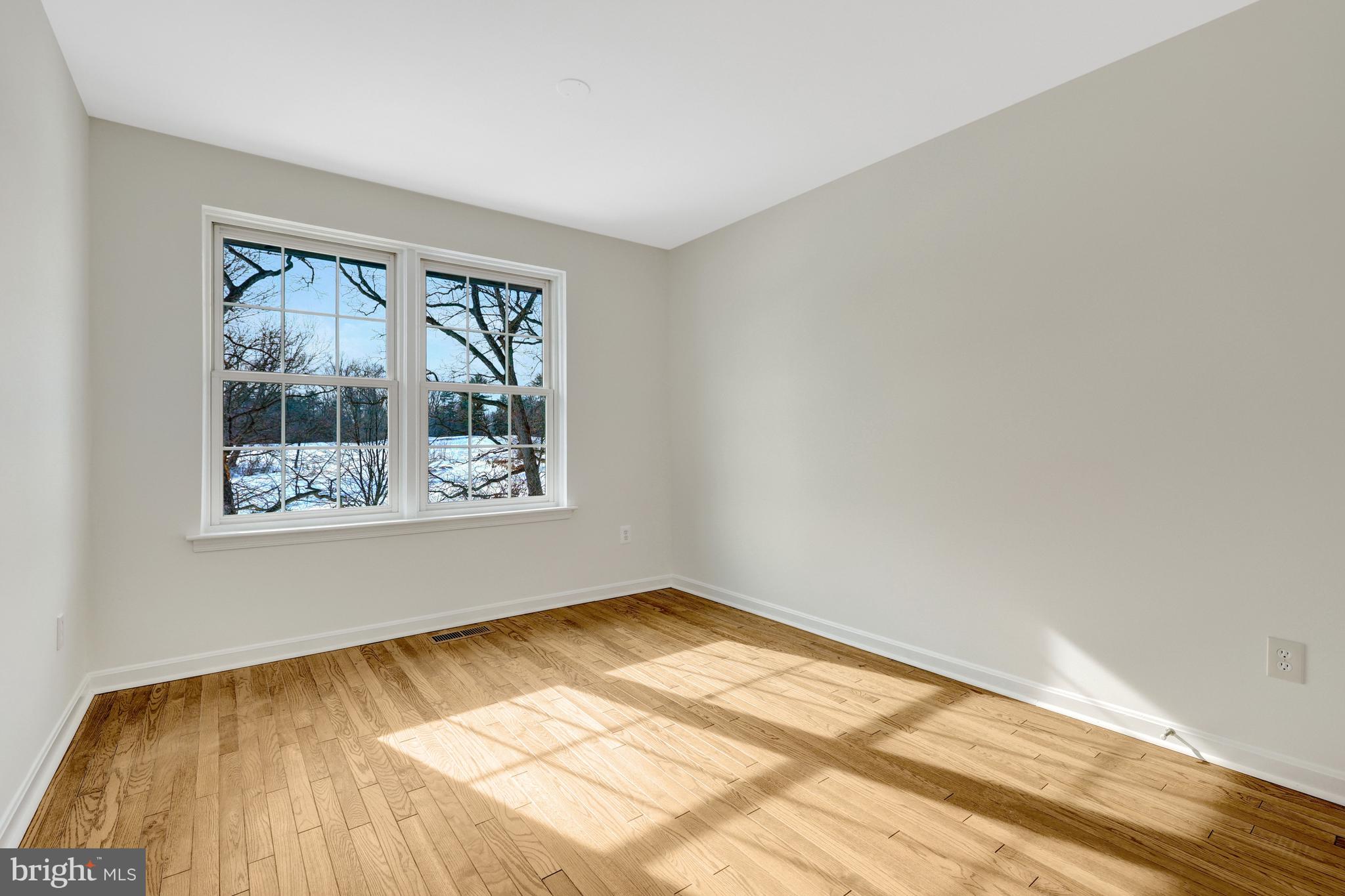 GOLF COURSE VIEW - Residential